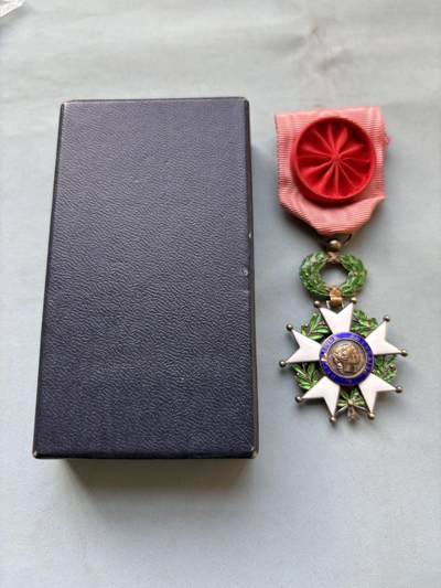 盛世勋华——号角文化勋章邮票专场拍卖第291期 - 法国四共军官级荣誉军团勋章 银制带银标 带造币局原盒