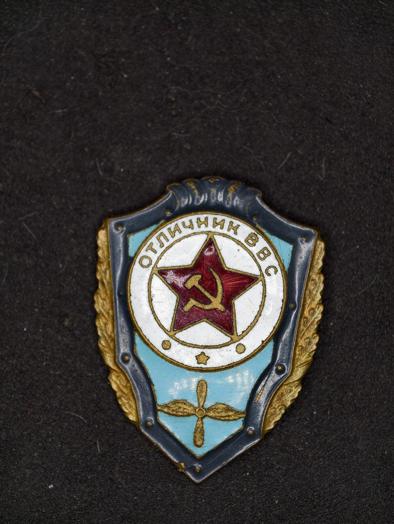 凯旋世界勋赏（第20期）（欢迎送拍）（对拍品有疑问请询问客服，不接受到手刀，出价默认拍品品相。请认真阅读拍卖规则！出价默认已认可！）（收到货请录制开箱视频，无视频概不处理问题。） 苏联空军优秀士兵证章