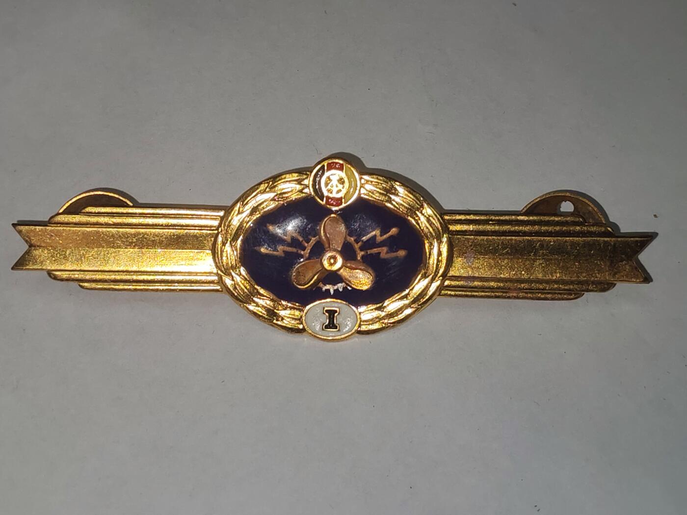 韵星假日拍卖第三十一期 -- Rimey Holidays Auction 31 民主德国一等海军技术人员技能章 无损 配件全 非常稀有的军种