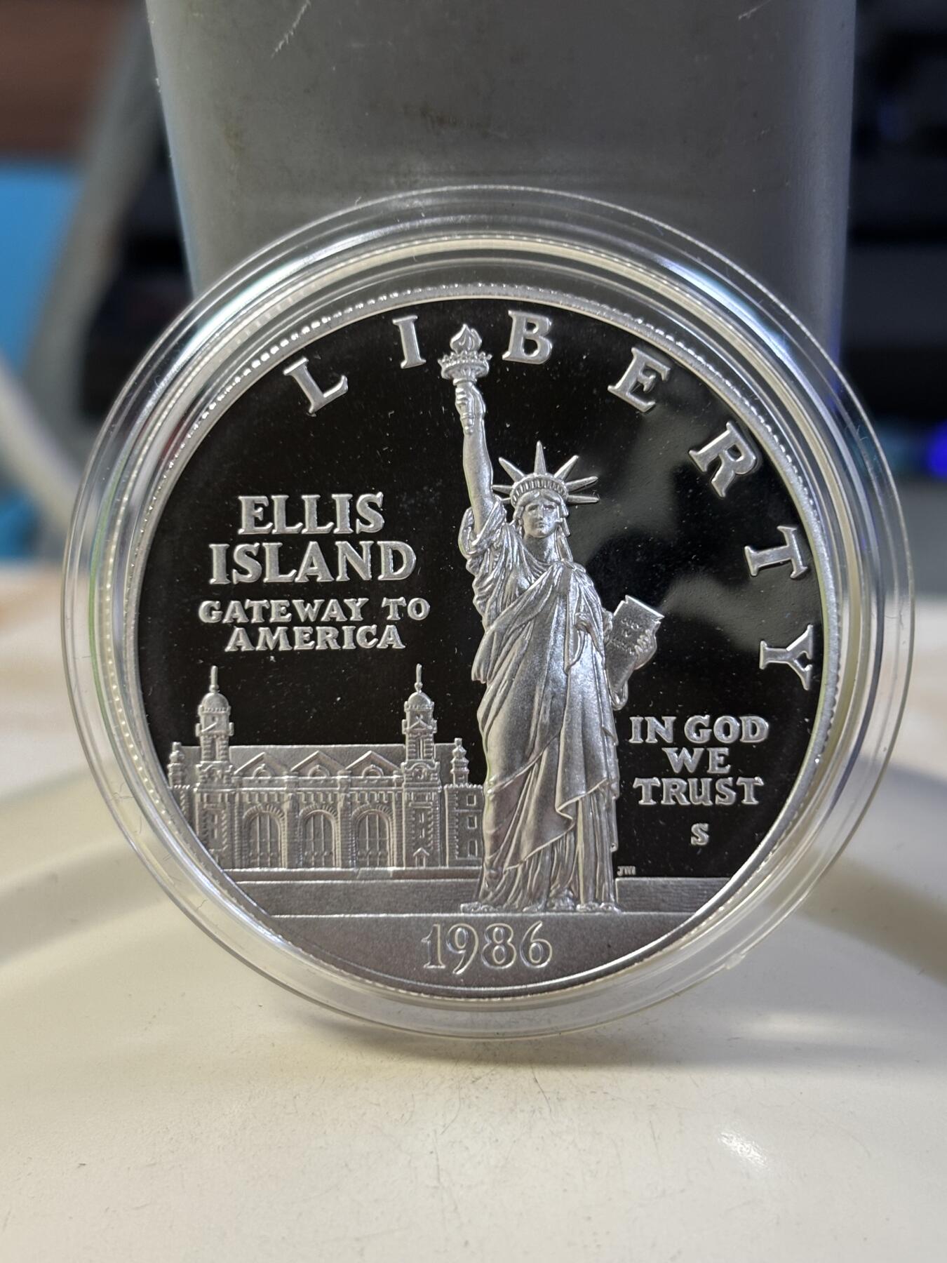 第183期拍卖 1986年美国双币套 自由女神纪念银币和铜镍币（1美元+半美元） 26.73克900银 盒证全