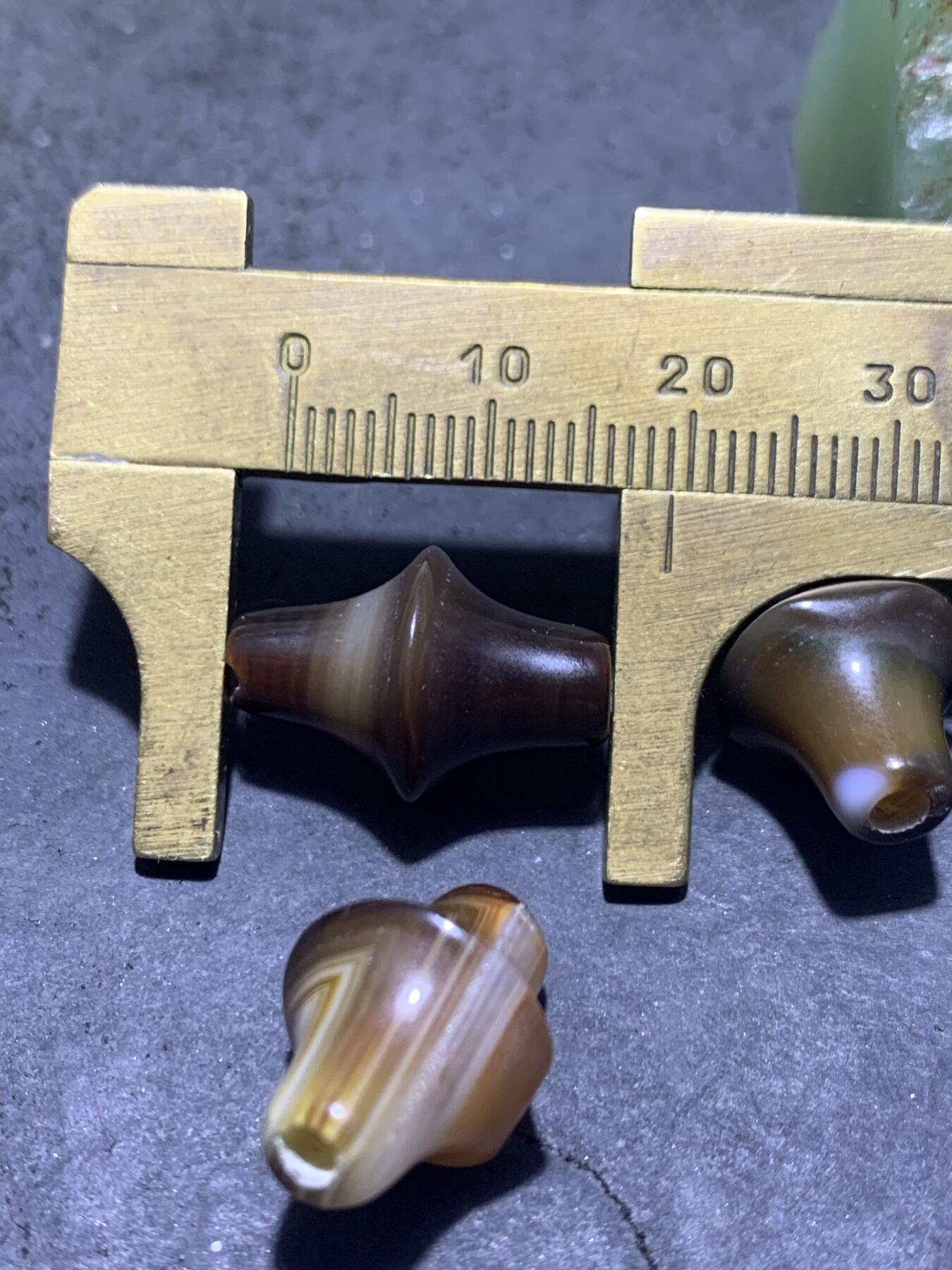 高玉化纹缠丝玛瑙随形通货碟珠一组，