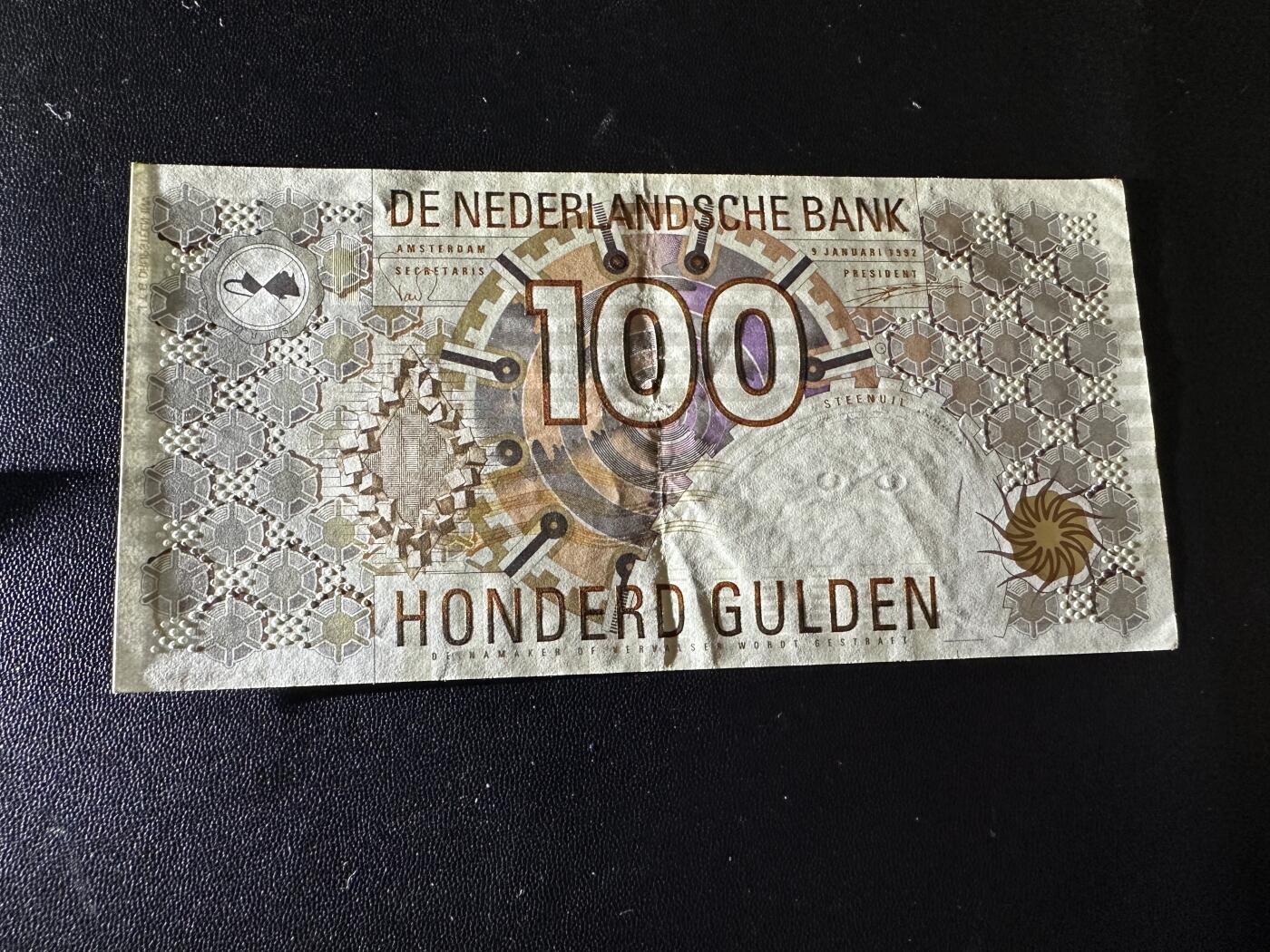 《外钞收藏家》第五百九十期（欧洲强钞、港币、硬通货及丰富裸币大拍场）（本平台长期征集拍品、欢迎藏友们联系合作） 1992年荷兰齿轮版100盾 AU品相