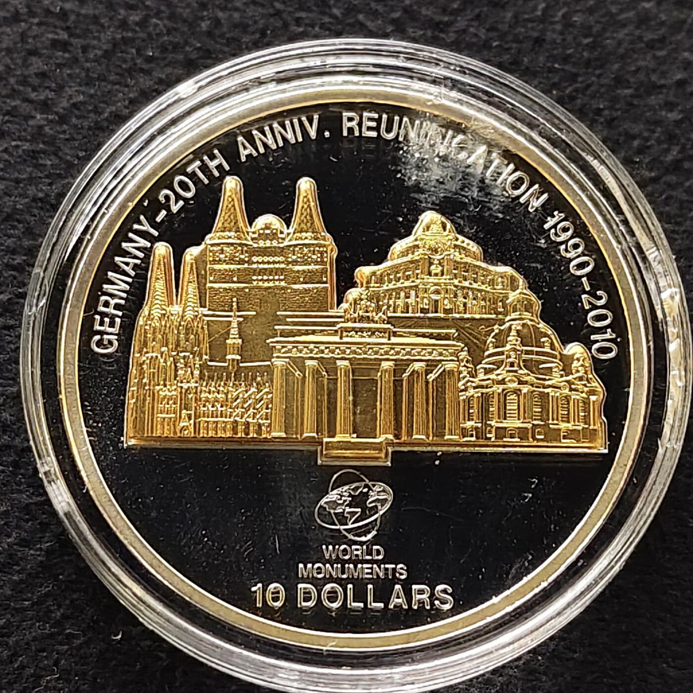 【全场包邮】纯粹捡漏拍483场（免费代拍第20场） 【稀少】库克群岛2010年10元德国统一20周年精制克朗型纪念银币-含镀金建筑插件-量3000（含证书）