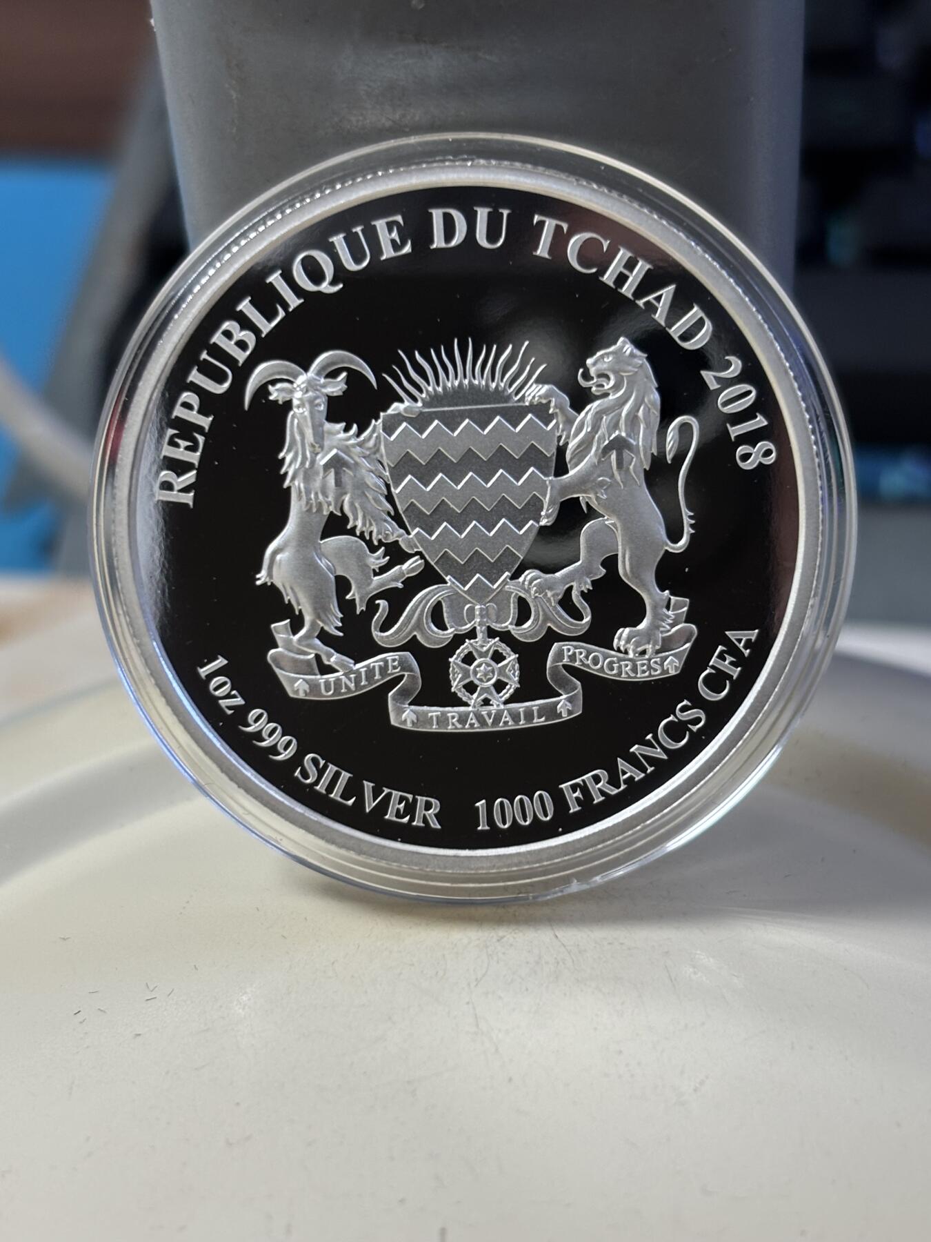 第184期拍卖 乍得2018年永恒的爱彩色1盎司纪念银币，999银，发行1000枚