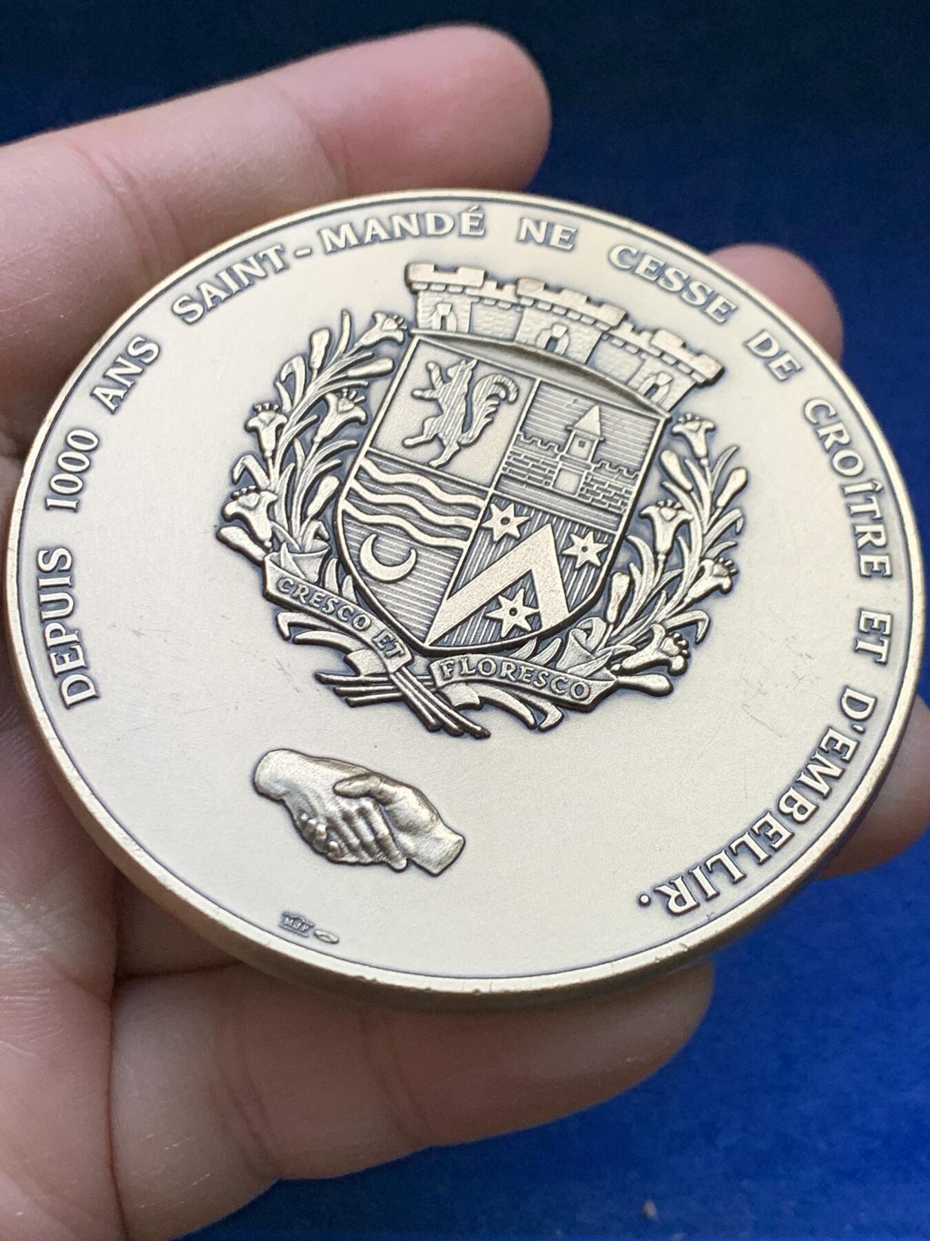 《竞宝斋》第443场 周日，周一，2场连拍 （全场包邮） 法国圣麦迪地区千年发展纪念章 176克 69mm 边铭刻字