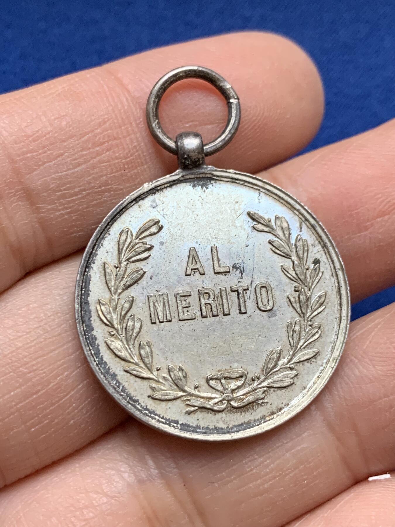 《竞宝斋》第443场 周日，周一，2场连拍 （全场包邮） 西班牙加泰罗尼亚地区（巴塞罗那）市政纪念章‌ 带环重约9.15克 27.9mm