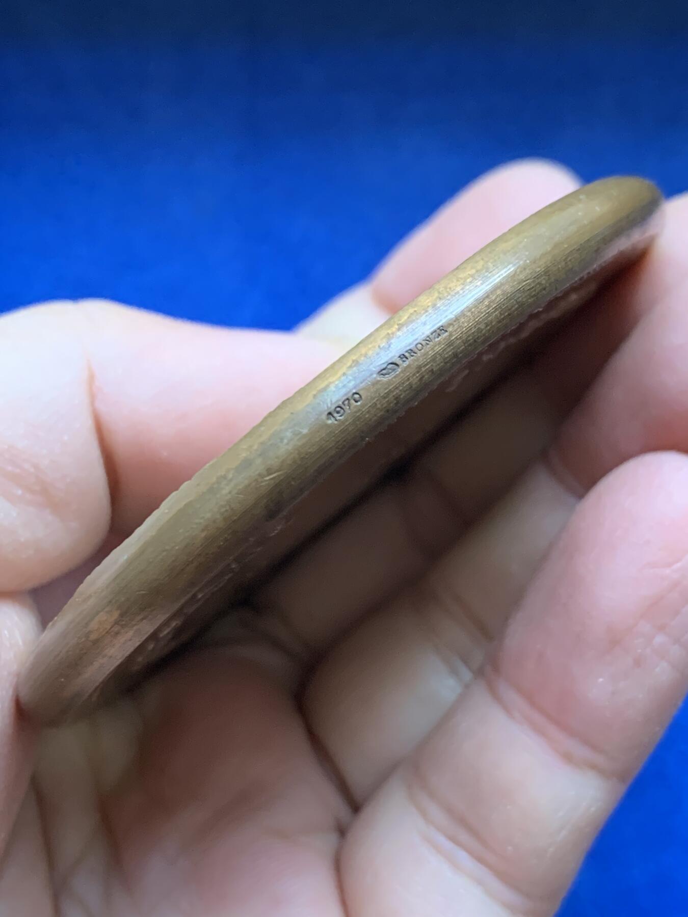 《竞宝斋》第443场 周日，周一，2场连拍 （全场包邮） 法国电气工程建设联盟铜章 169克 68.3mm