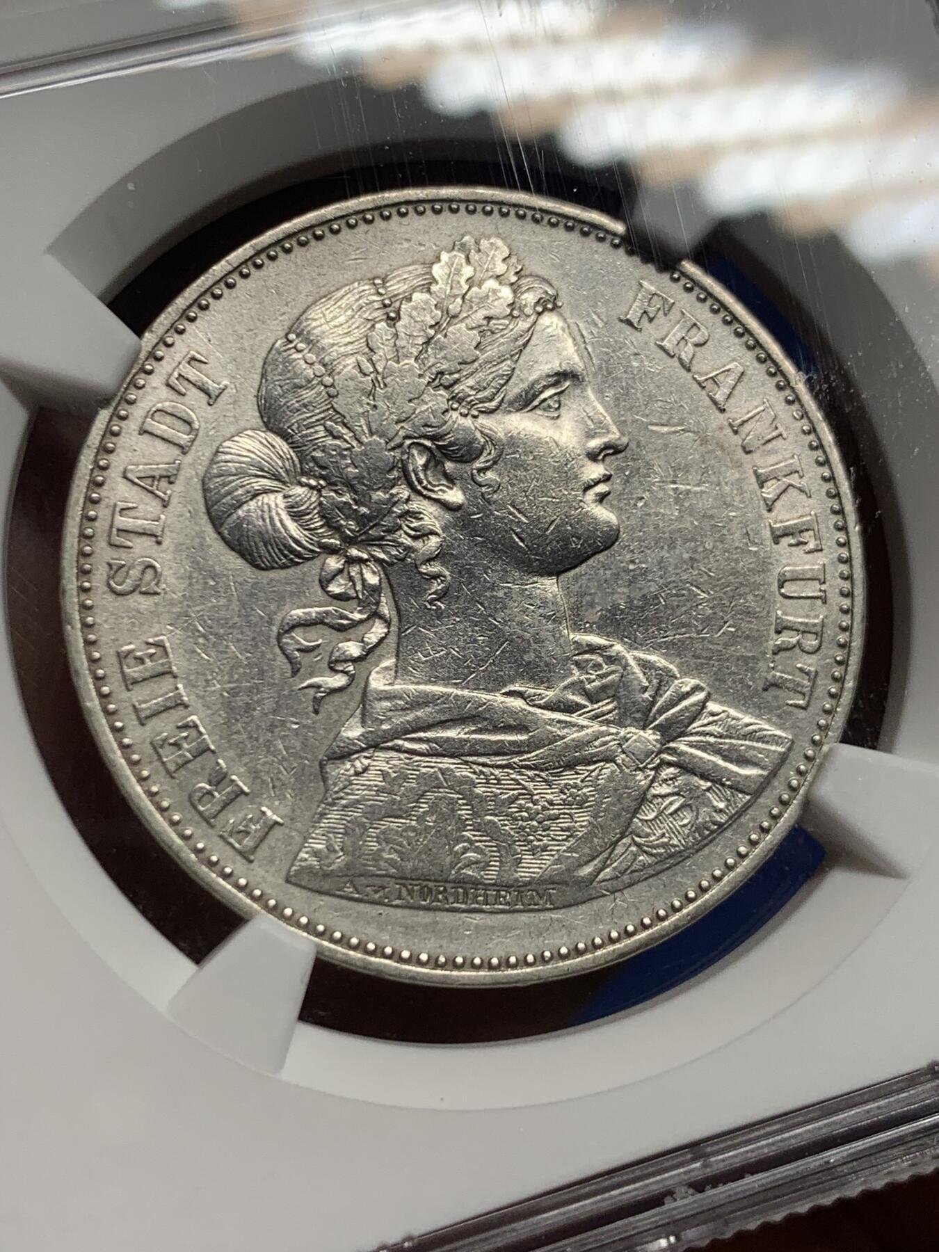 《竞宝斋》第443场 周日，周一，2场连拍 （全场包邮） NGC AUD 法兰克福 1862年1泰勒银币 经典的美女泰勒 不是常见的1860年版 1862年发行量仅为31万枚出头 细节不错