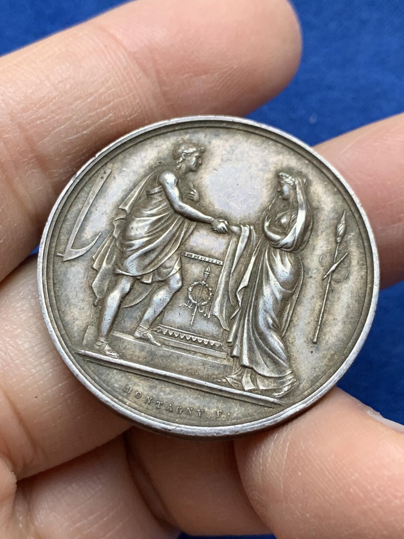 《竞宝斋》第443场 周日，周一，2场连拍 （全场包邮） 法国婚姻纪念银章 背面无刻字 神灯边铭 34mm 17.25g