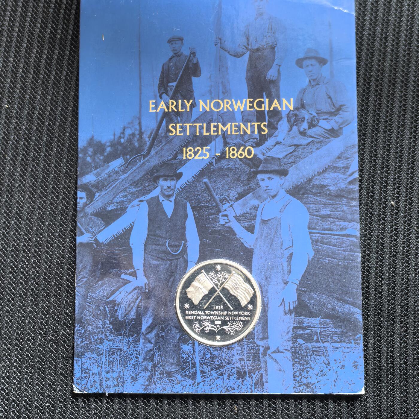 道一币馆币章第一百五十六场 原包装 挪威五间小木屋1825年移民美国精制纪念银章  925银标 目测重量20g+