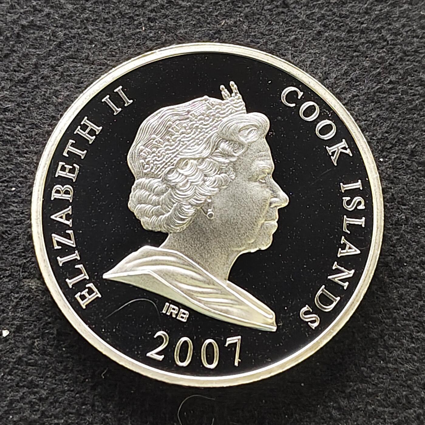 【全场包邮】纯粹捡漏拍483场（免费代拍第20场） 【少见】库克群岛2007年10元世界奇迹建筑系列法国埃菲尔铁塔（38.6毫米31.1克）精制克朗型纪念银币-含镀金建筑插件-量5000（带证书）