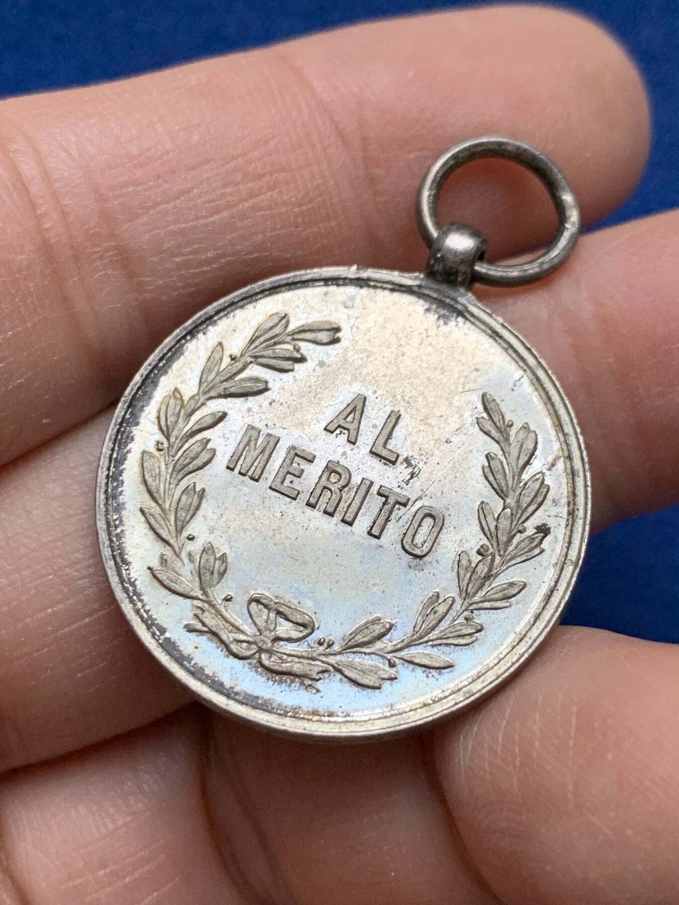 《竞宝斋》第443场 周日，周一，2场连拍 （全场包邮） 西班牙加泰罗尼亚地区（巴塞罗那）市政纪念章‌ 带环重约9.15克 27.9mm