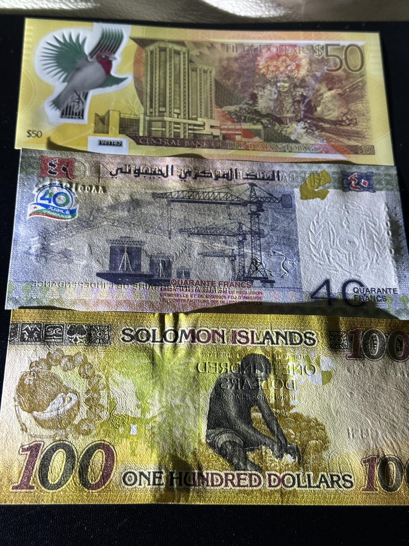 《外钞收藏家》第五百九十期（欧洲强钞、港币、硬通货及丰富裸币大拍场）（本平台长期征集拍品、欢迎藏友们联系合作） 特里达尼亚和多巴哥50+吉布提40两张纪念钞+所罗门群岛100 三张一起 全新UNC