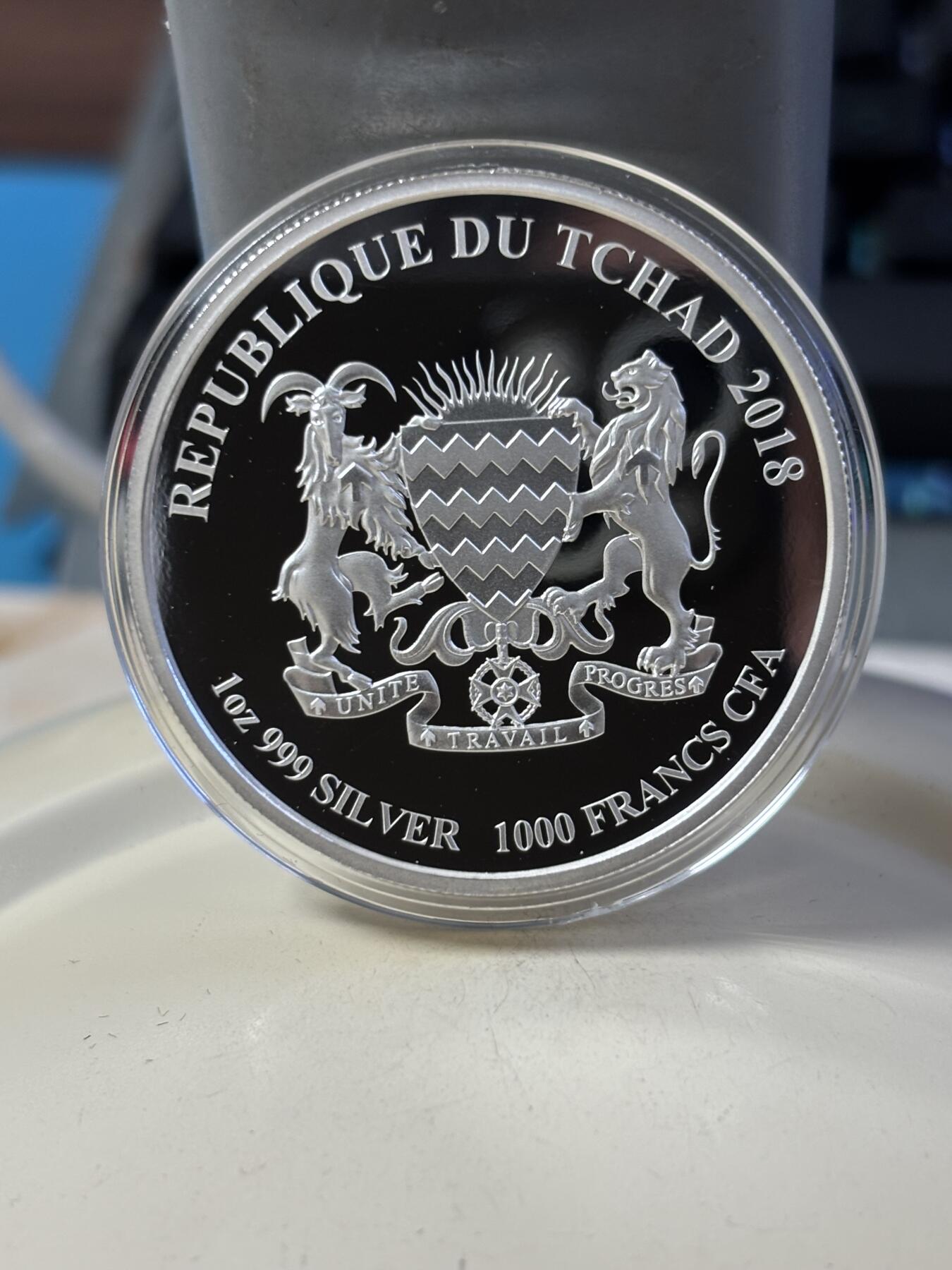 第184期拍卖 乍得2018年永恒的爱彩色1盎司纪念银币，999银，发行1000枚