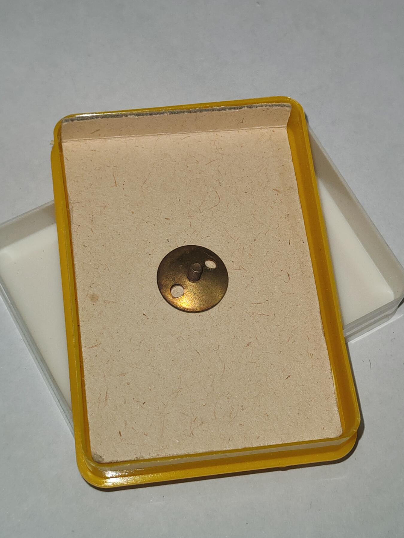 韵星假日拍卖第三十一期 -- Rimey Holidays Auction 31 民主德国内务部警察学院校徽 带原盒