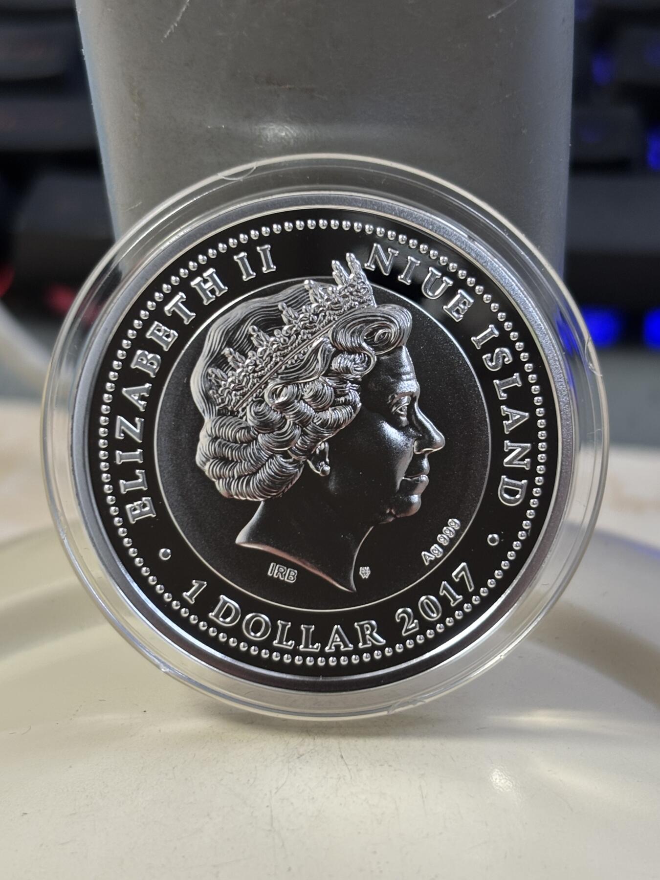 第184期拍卖  纽埃2017年体育运动项目排球彩色精制纪念银币,999银，发行500枚，17.5克