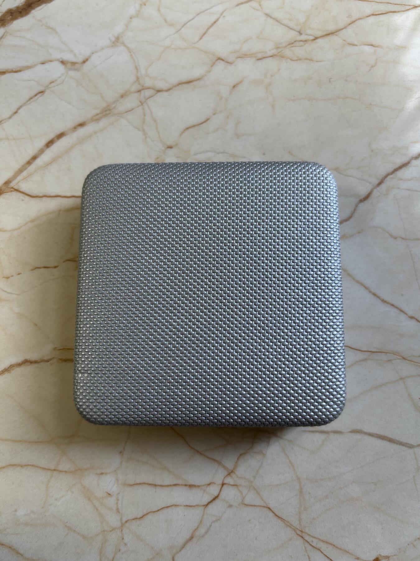 第183期拍卖 哈萨克斯坦2015年鸟类彩色椭圆形纪念银币，925银，31.1克，发行3000枚