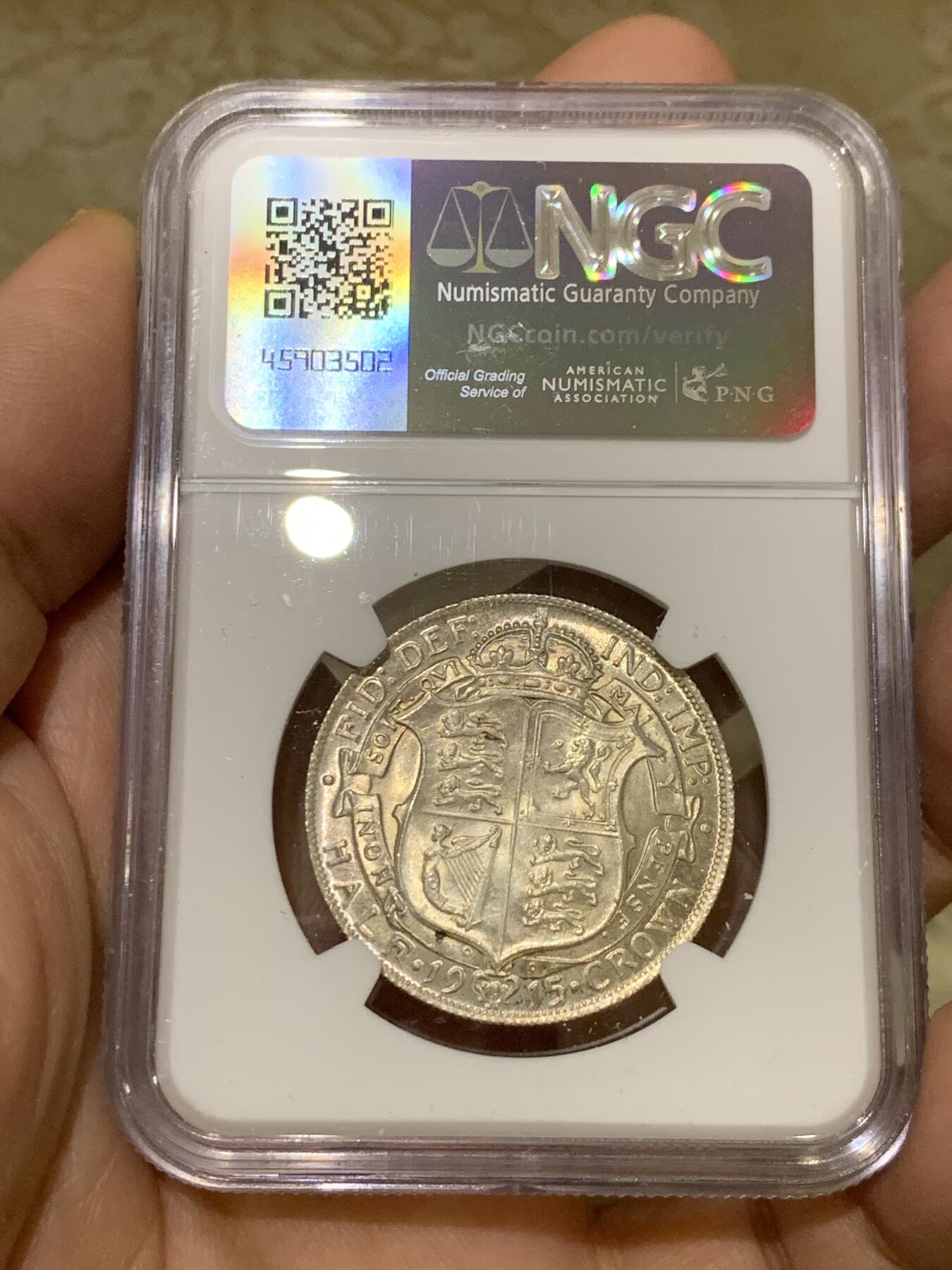 《竞宝斋》第443场 周日，周一，2场连拍 （全场包邮） NGC MS65 英国1915乔治五世流通半克朗银币，转光四溢，银色清爽，收藏级品质。流通版能到65分难度大，书价365美刀，是64分的近两倍。