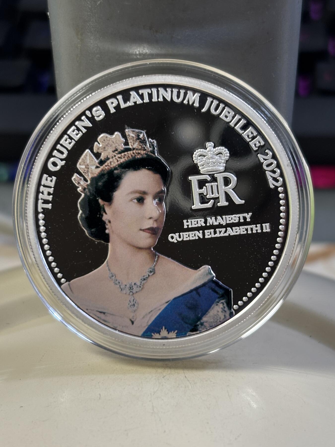 第183期拍卖 卡装萨摩亚2022年伊丽莎白二世登基70周年镀银彩色纪念币