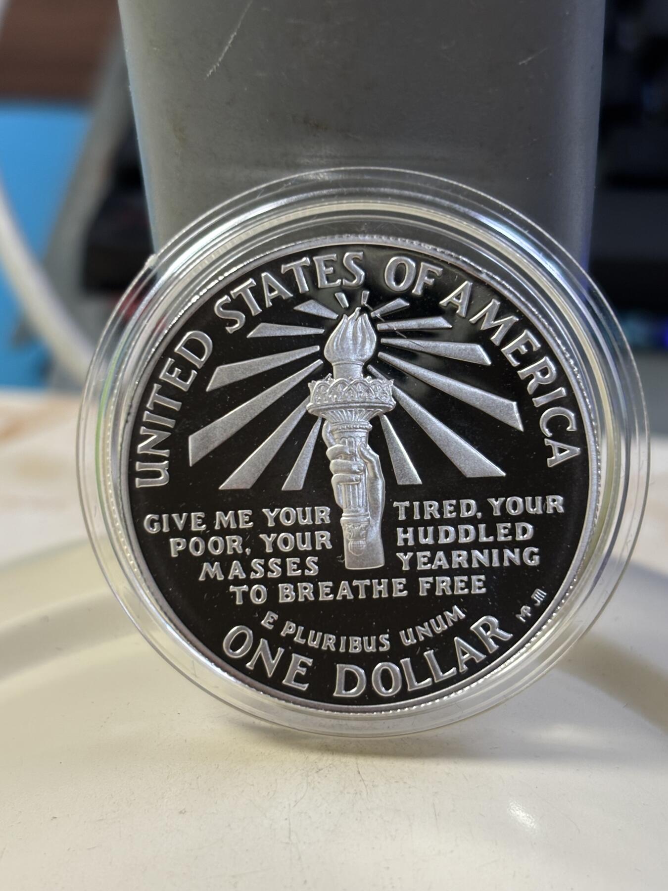 第183期拍卖 1986年美国双币套 自由女神纪念银币和铜镍币（1美元+半美元） 26.73克900银 盒证全