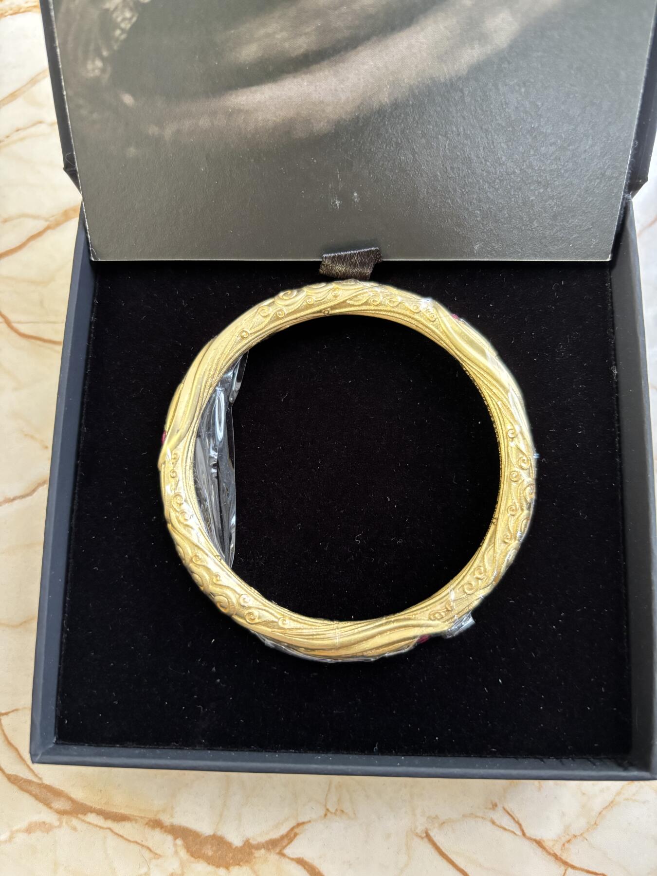 第184期拍卖 喀麦隆2025年哪吒乾坤圈火系镶嵌水晶镀金纪念银币,925银镀金，23克，发行299枚，