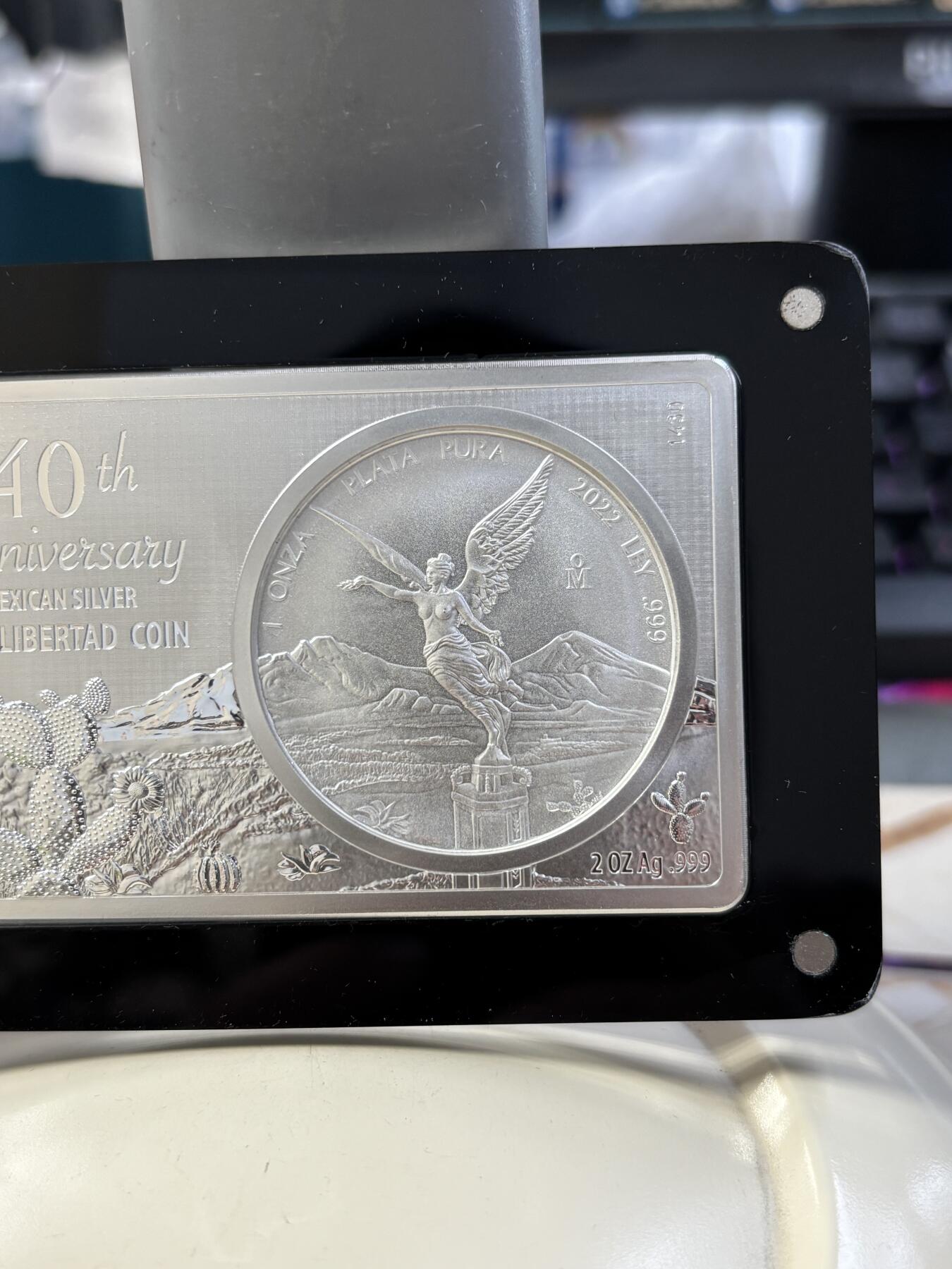 第184期拍卖 墨西哥2022年自由女神银币发行40周年1盎司银币+2盎司银条，999银，发行2022套