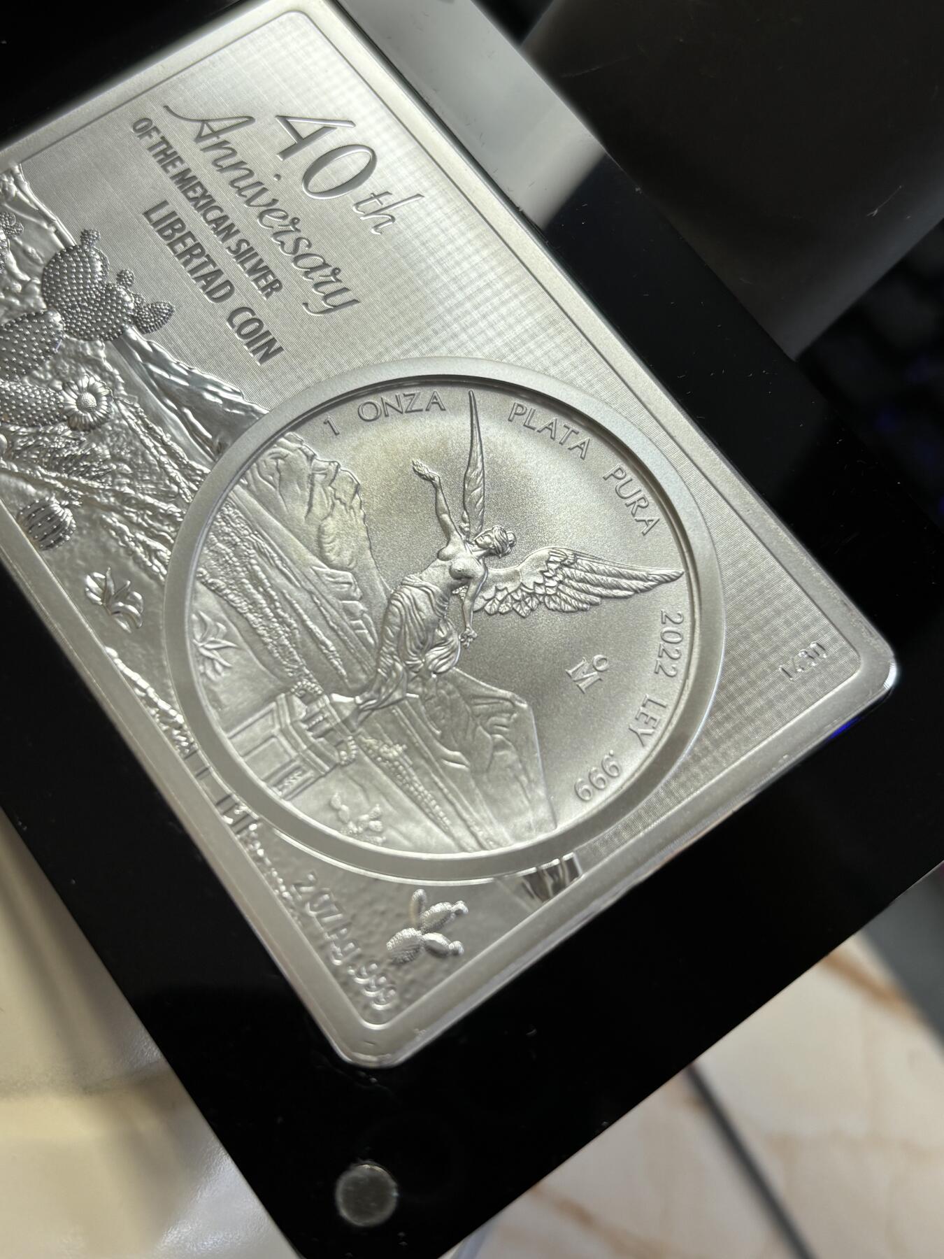 第184期拍卖 墨西哥2022年自由女神银币发行40周年1盎司银币+2盎司银条，999银，发行2022套