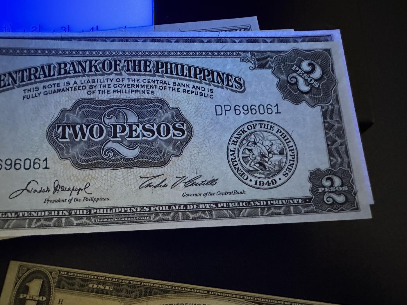 《外钞收藏家》第五百九十期（欧洲强钞、港币、硬通货及丰富裸币大拍场）（本平台长期征集拍品、欢迎藏友们联系合作） 菲律宾两个版本2-20比索 全新 但轻微荧光不绝