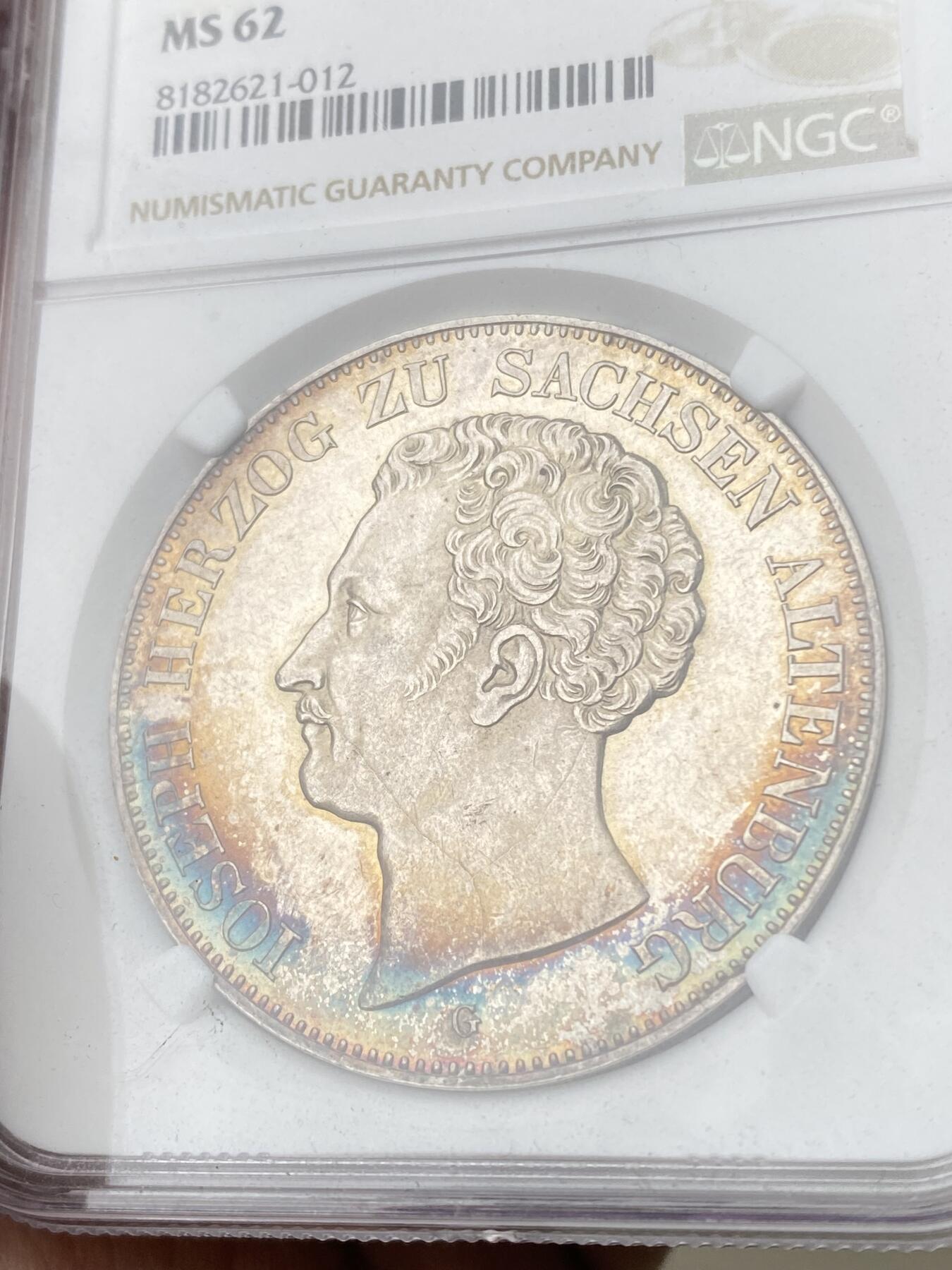 万国钱币拍卖第056期 NGC MS62 1841年德国萨克森-阿尔滕堡约瑟夫·赫尔佐格公爵纹章2泰勒 发行量仅仅9400枚 小邦中也是极其难得的高难品种 月牙环五彩包浆 NGC唯一亚军分