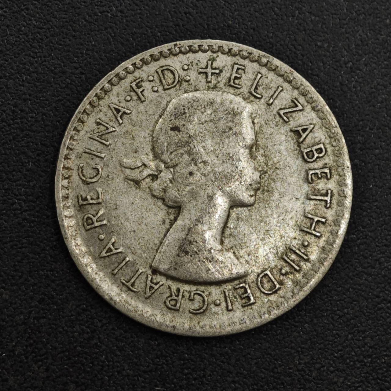 【淘币小摊】实时拍第八百一十三拍   散币场   满百包邮可预留二周 每周一统一发货   澳大利亚1957年伊丽莎白二世3便士银币