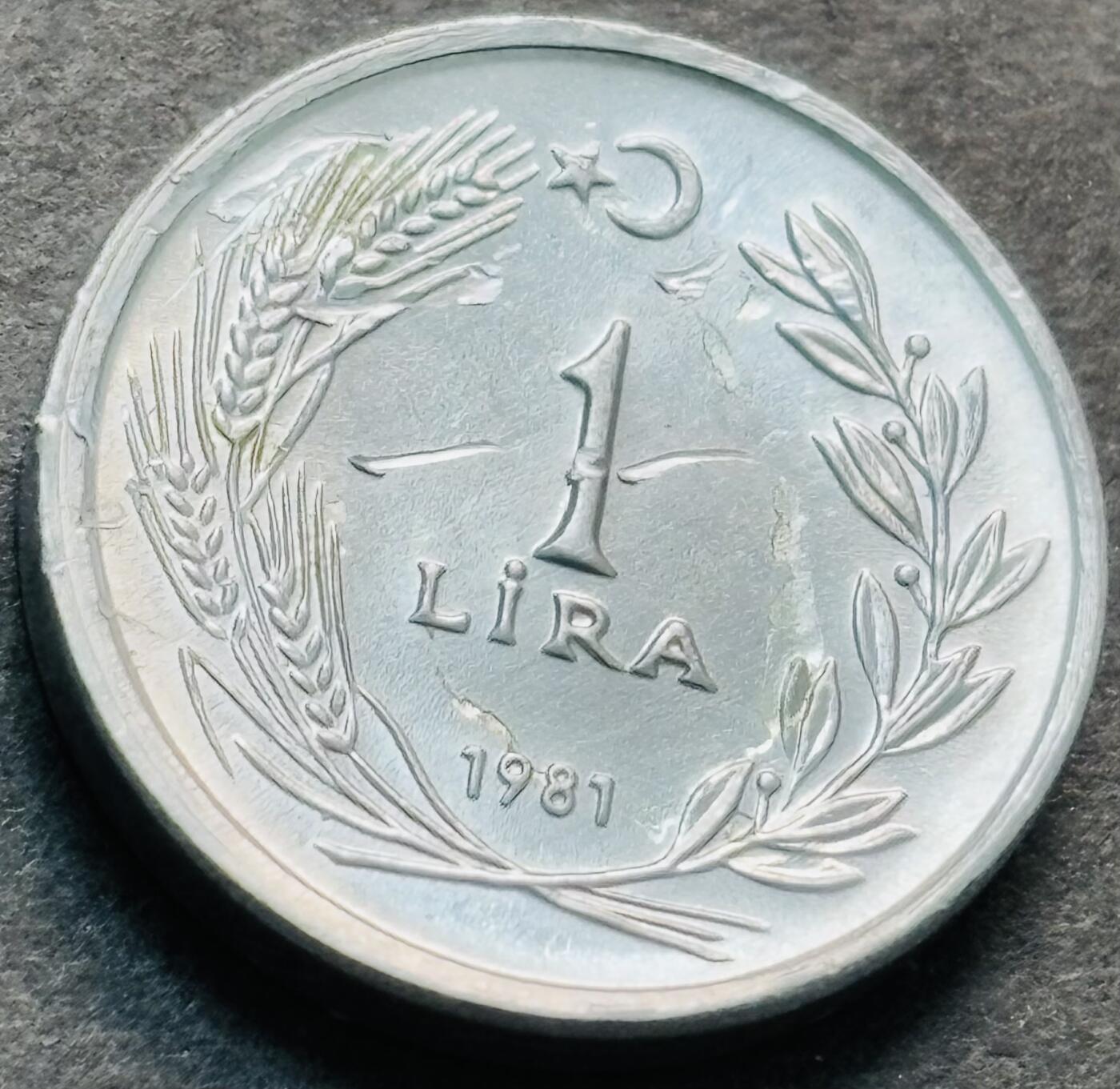 文馨钱币收藏第 284 场，【 长期接收代拍品】老藏家拍品南朝鲜李承晚时期货币，泰国大型纪念币，土耳其各时期及各国套币场 稀少品种星月形向左 原光品相 1981 年土耳其 1 里拉，独年份