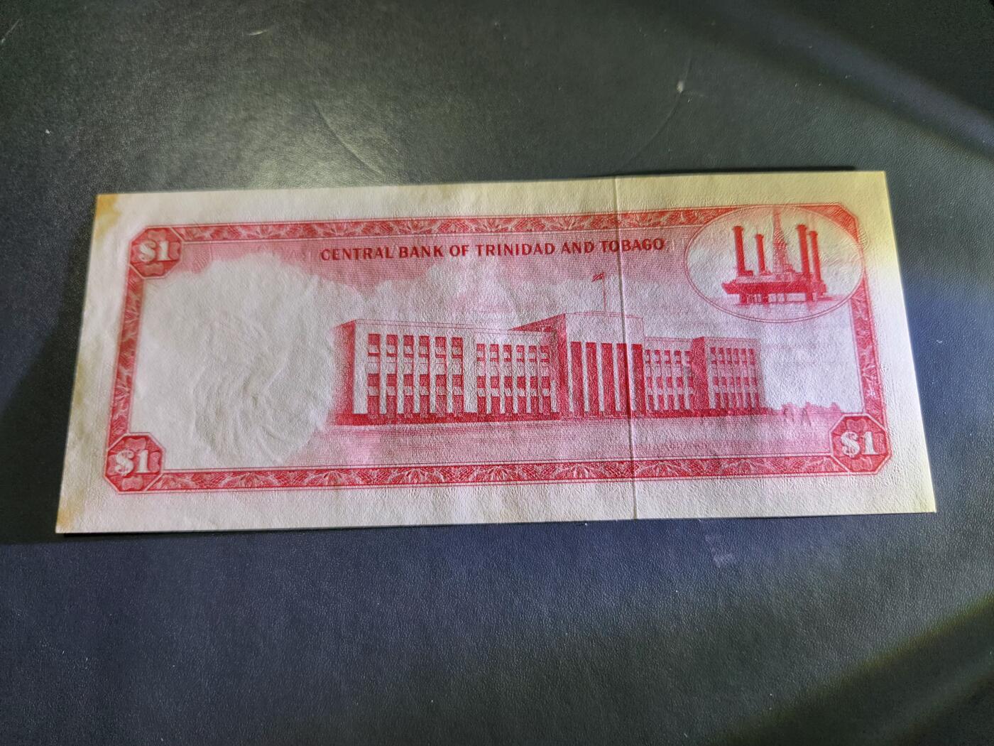 12月3号晚上8点 外国纸币自动截拍第67场 特立尼达和多巴哥纸币 1964年独立后第一版1元 首签 近新有黄斑