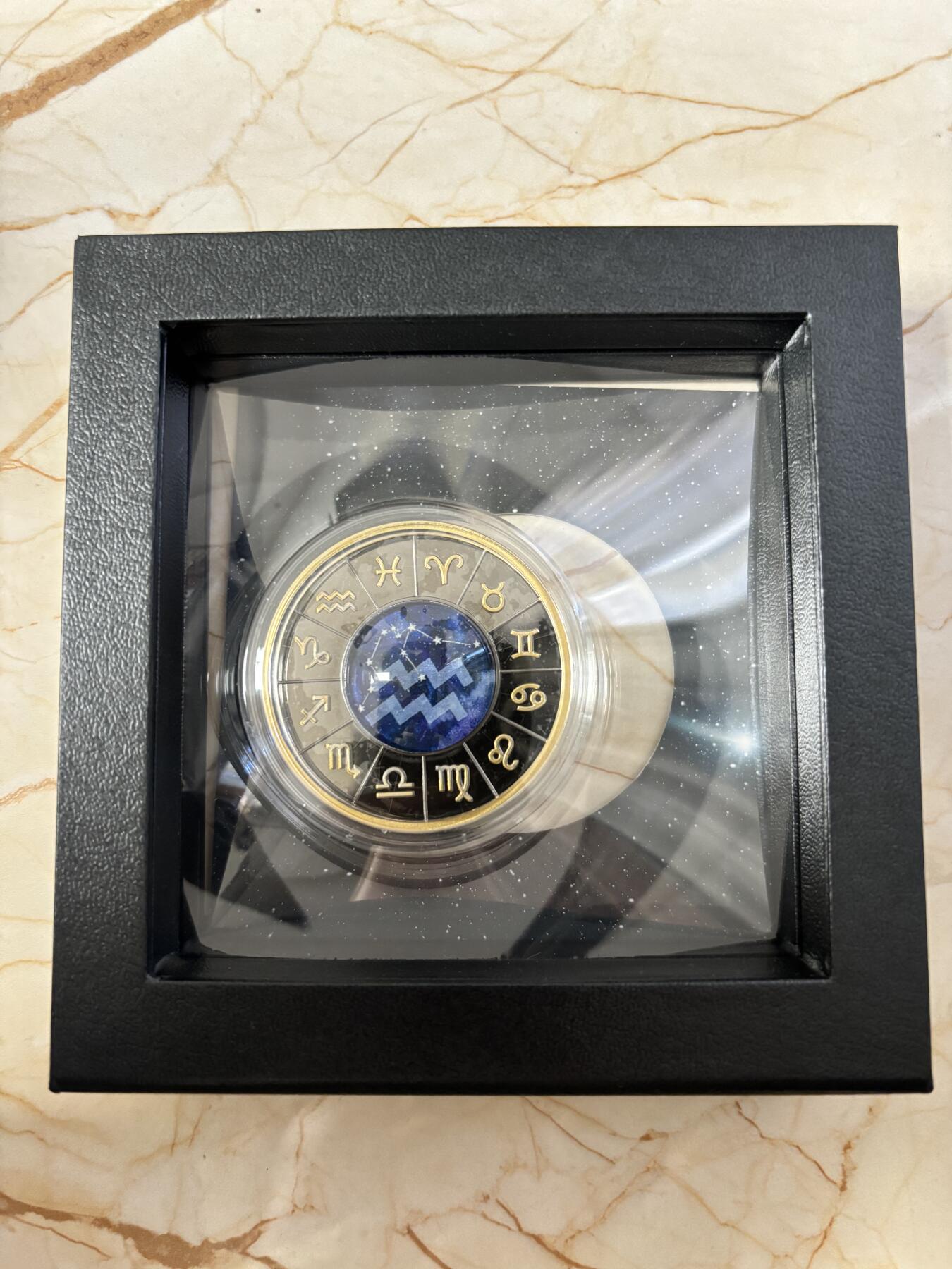 第184期拍卖 喀麦隆2023年十二星座系列水瓶座镀金彩色纪念银币，999银，发行500枚，17.5克