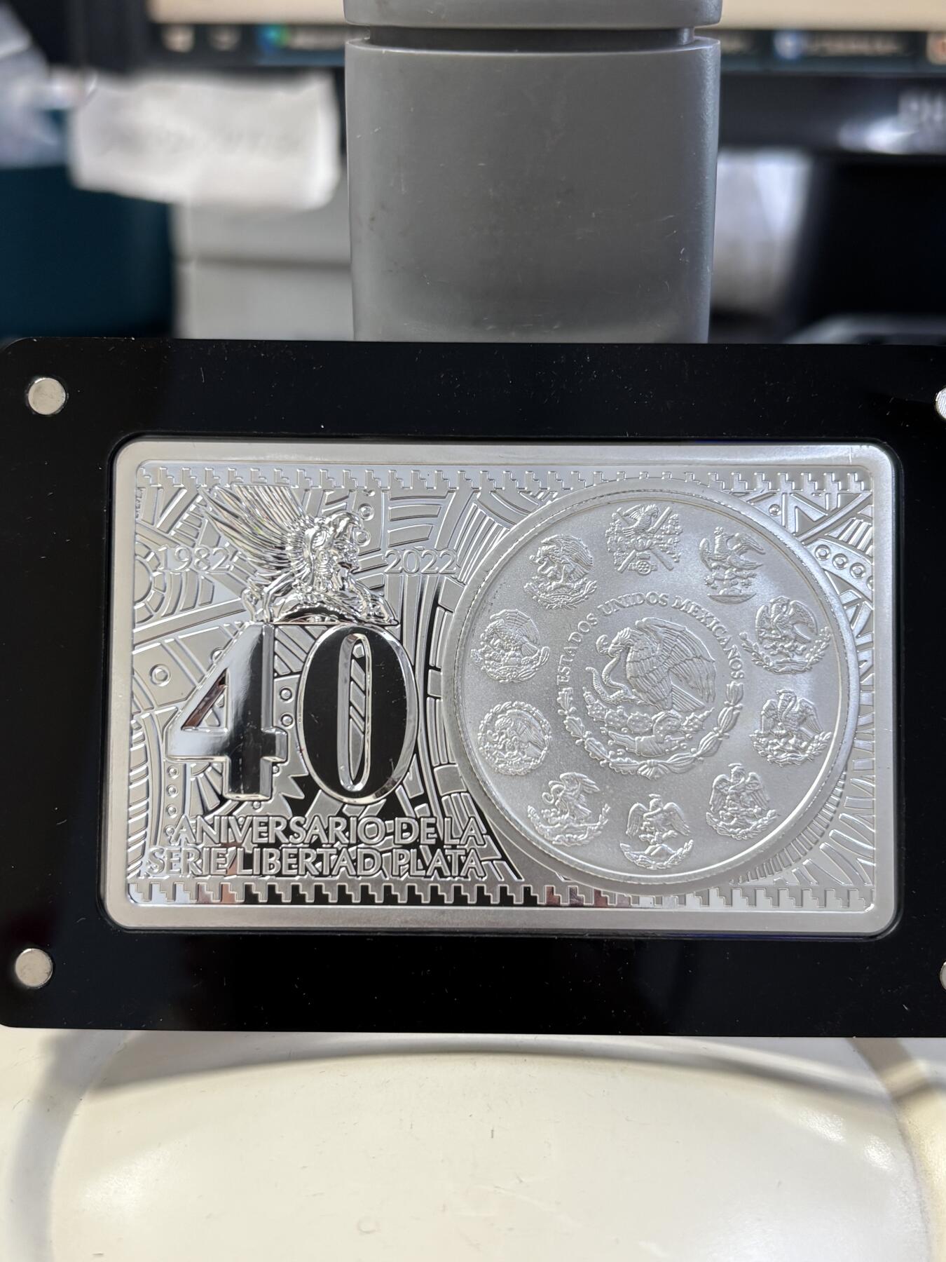 第184期拍卖 墨西哥2022年自由女神银币发行40周年1盎司银币+2盎司银条，999银，发行2022套