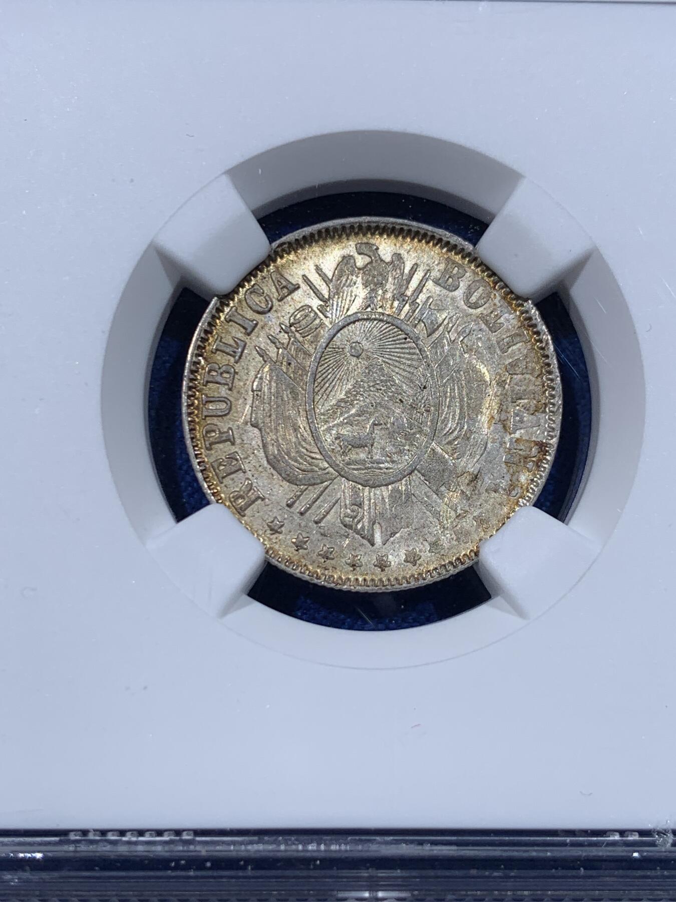 《竞宝斋》第443场 周日，周一，2场连拍 （全场包邮） NGC UNCD 玻利维亚1882二十分银币，淡彩包浆，转光漂亮，少见美洲品种，细节见图。