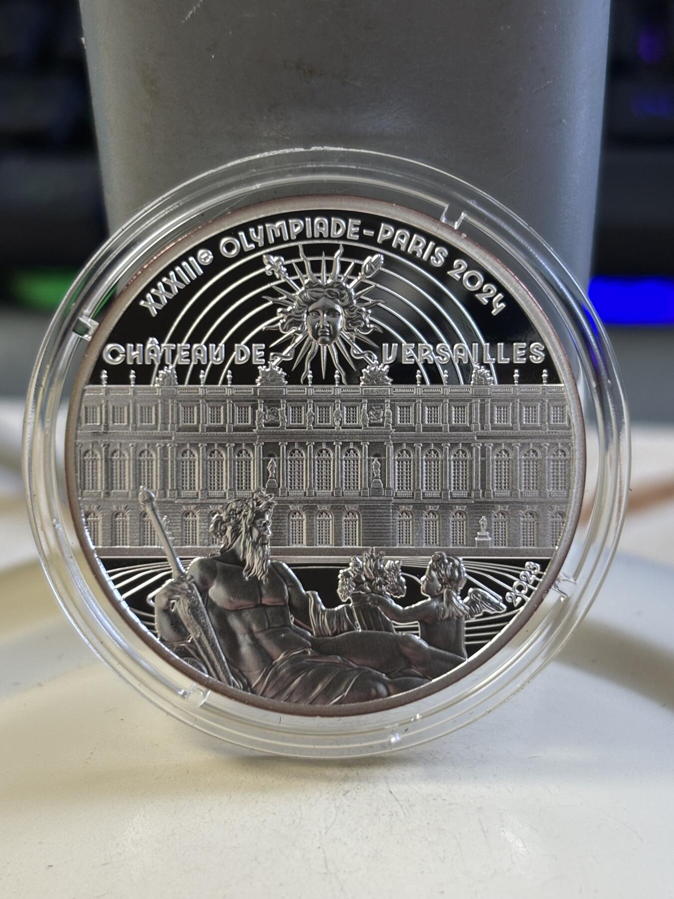 第183期拍卖 法国2023年巴黎文化遗产系列凡尔赛宫精制纪念银币，999银，发行7500枚，边缘有氧化