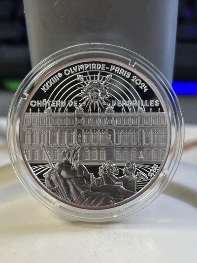 第183期拍卖 - 法国2023年巴黎文化遗产系列凡尔赛宫精制纪念银币，999银，发行7500枚，边缘有氧化
