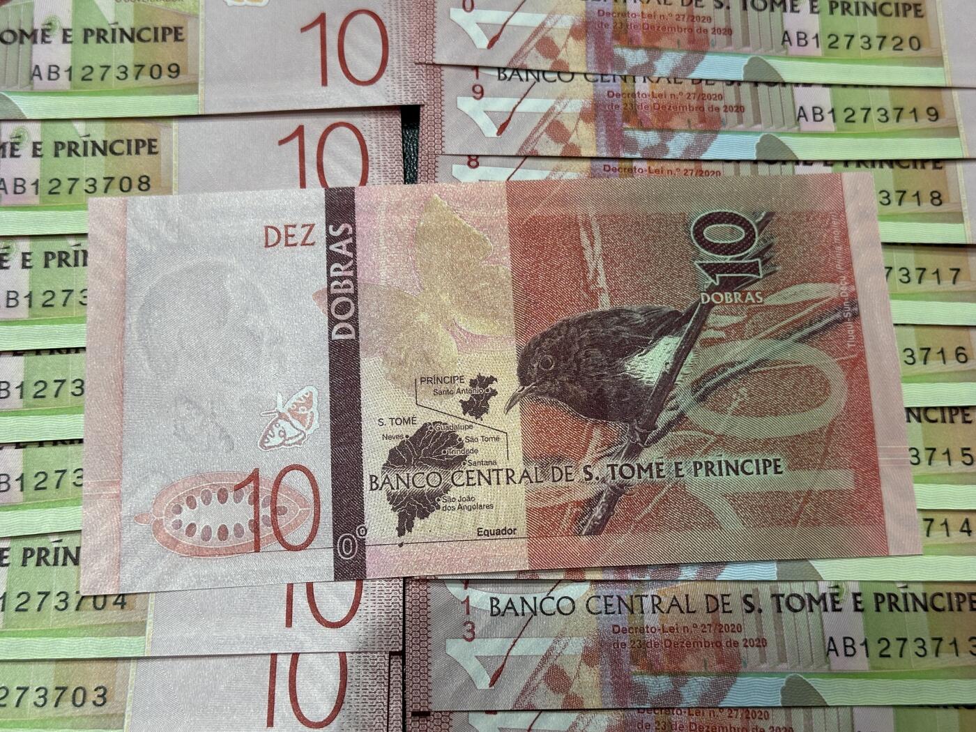 《外钞收藏家》第五百九十期（欧洲强钞、港币、硬通货及丰富裸币大拍场）（本平台长期征集拍品、欢迎藏友们联系合作） 2020年圣多美和普林西比10面额 标准20连号 全新UNC（701-720）