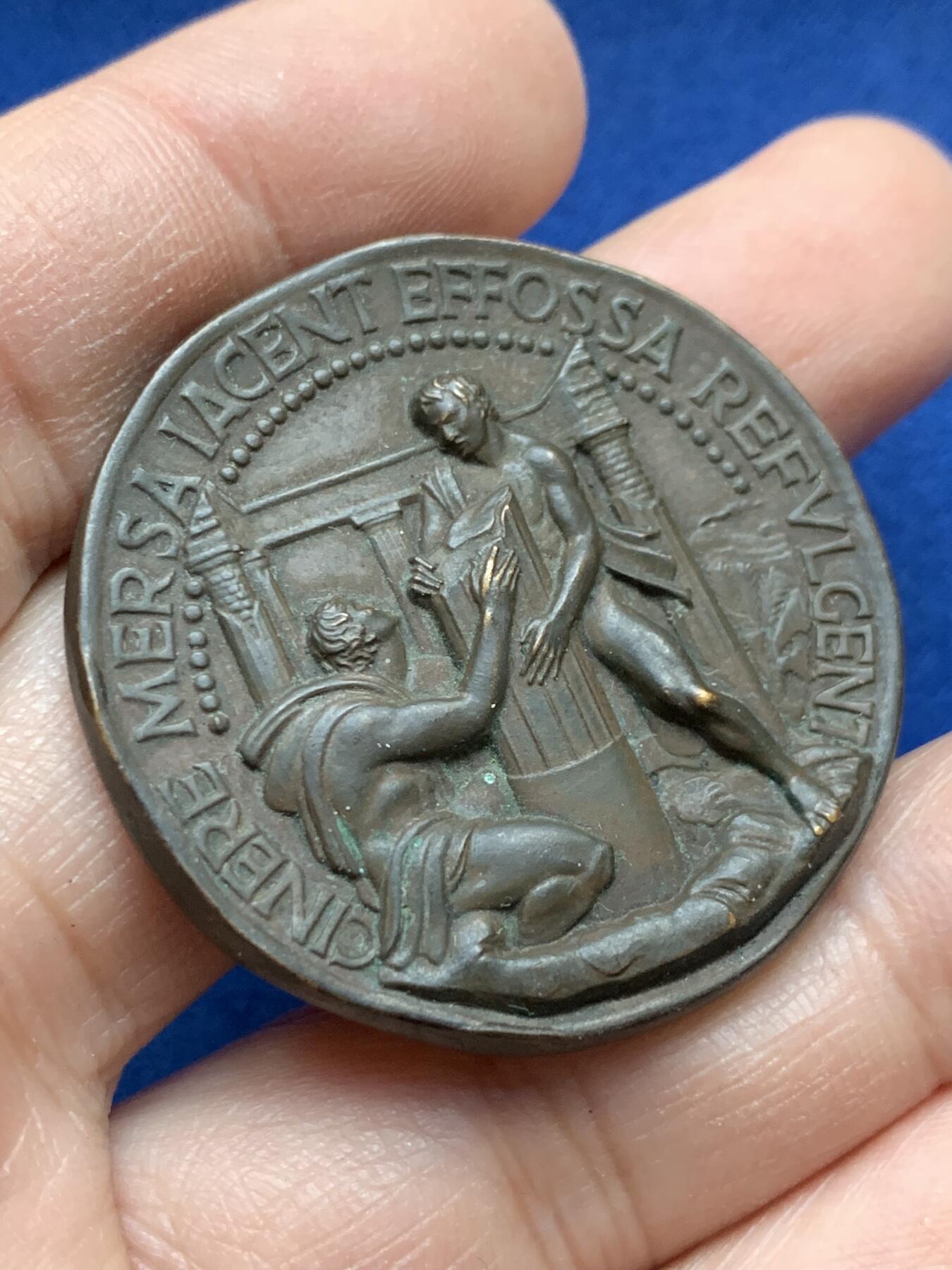 《竞宝斋》第443场 周日，周一，2场连拍 （全场包邮） 比利时工艺博览会纪念铜章 28.25克 40.1mm 双面超高浮雕 非常少见的品种