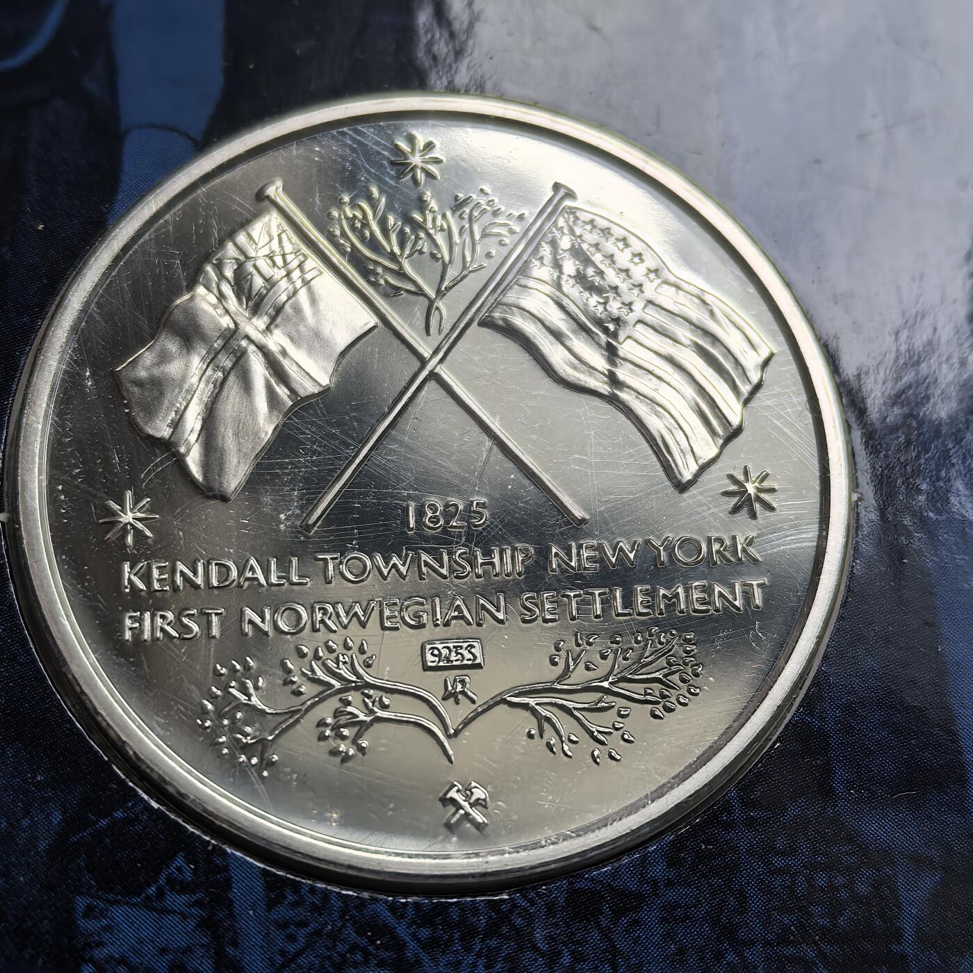 道一币馆币章第一百五十六场 原包装 挪威五间小木屋1825年移民美国精制纪念银章  925银标 目测重量20g+