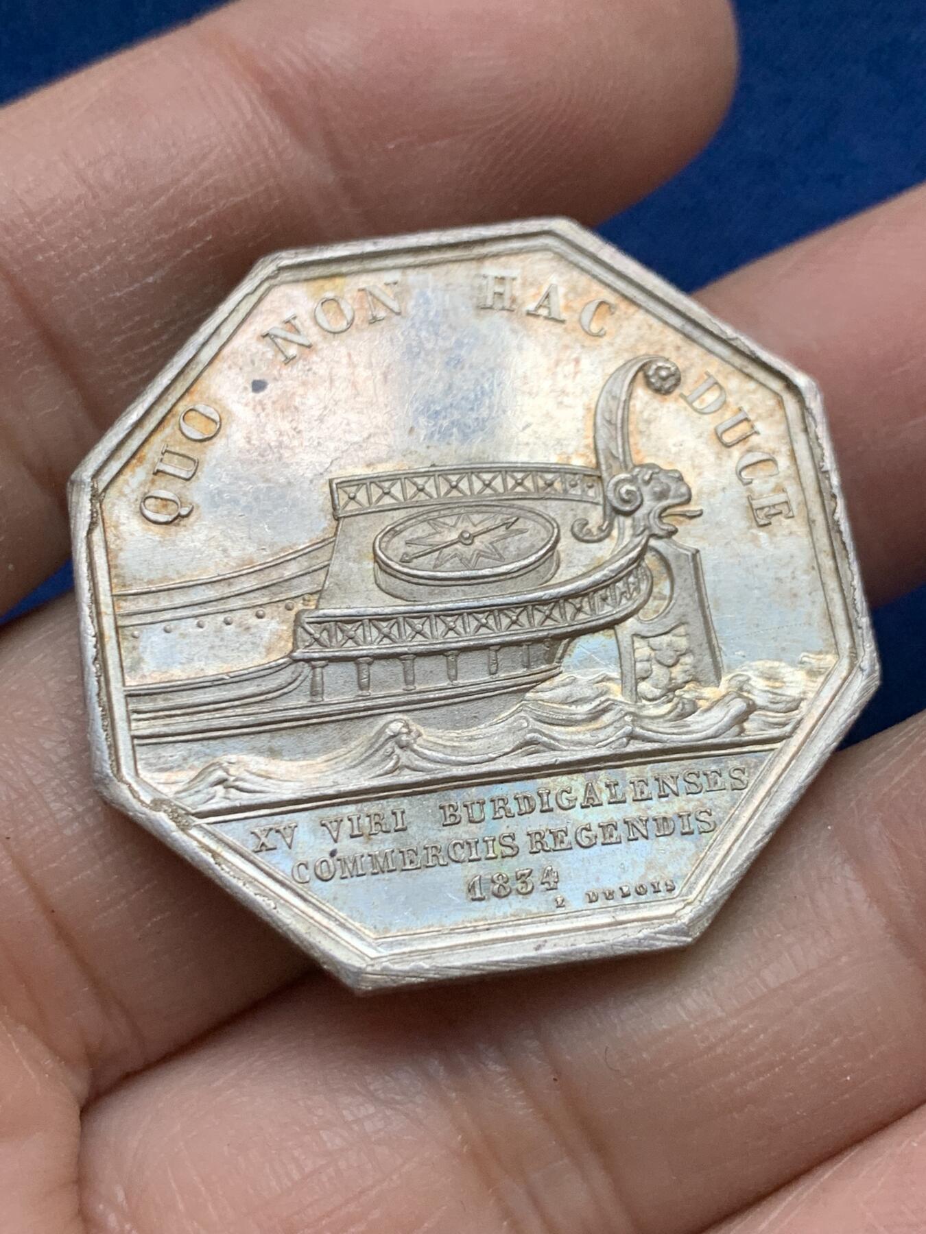 《竞宝斋》第443场 周日，周一，2场连拍 （全场包邮） 法国1834年波尔多商会八角银质代币 33.4mm 19.7g 银标边铭