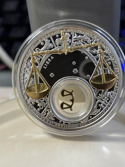 第183期拍卖 - 白俄罗斯2013年十二星座天枰座镶嵌天枰镀金纪念银币，925银，28.28克，发行10000枚