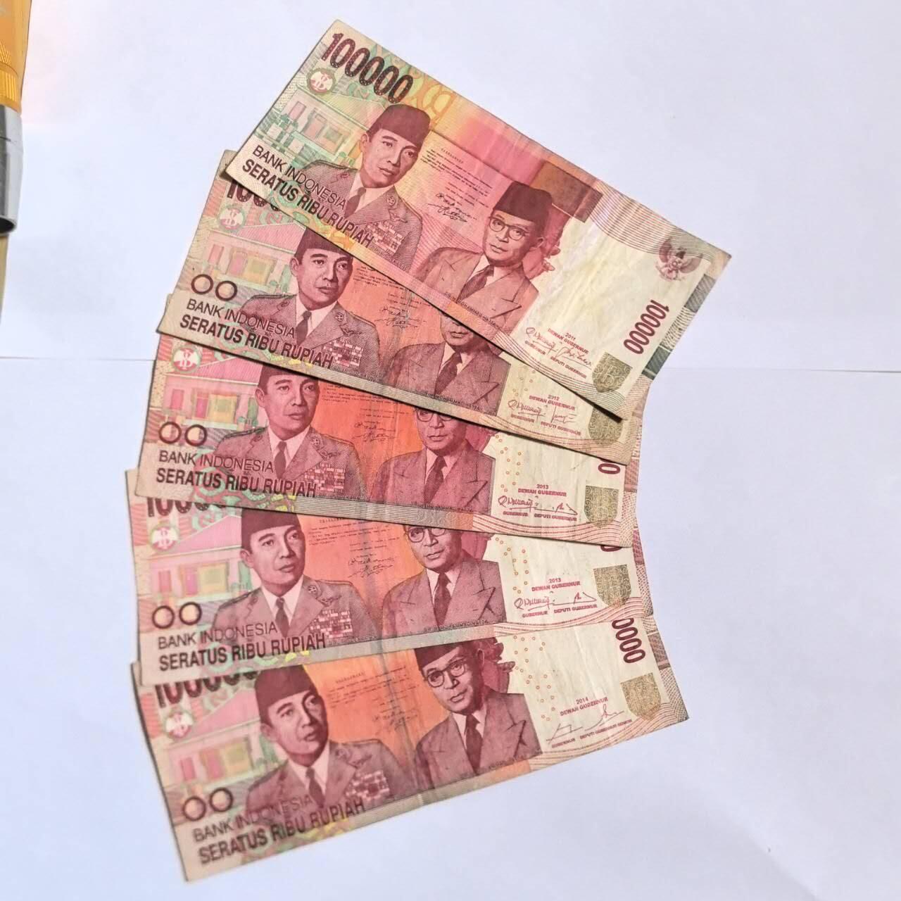 各国外币第100期 无佣金 印度尼西亚10万卢比不同年份5张