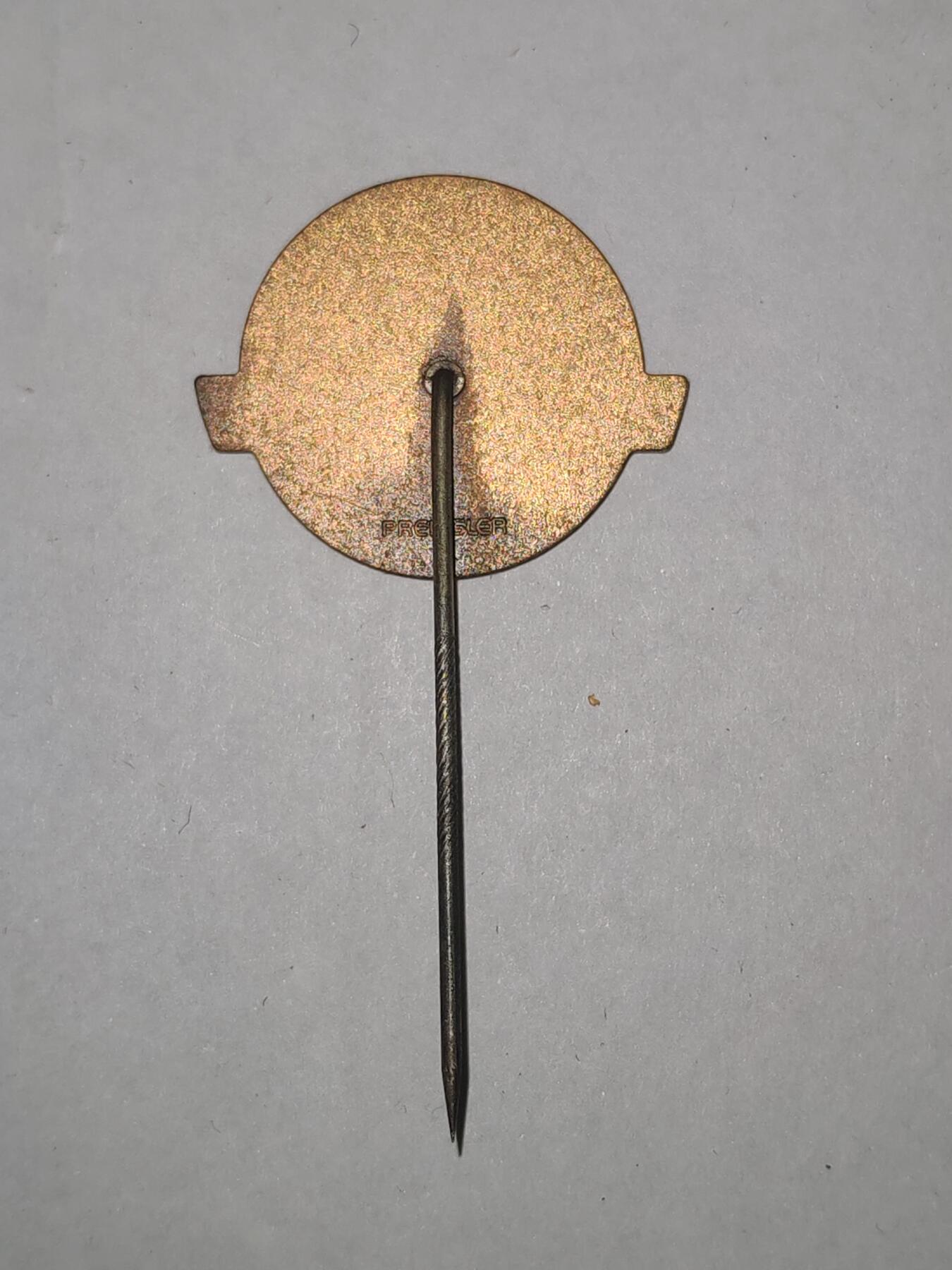 韵星假日拍卖第三十一期 -- Rimey Holidays Auction 31 民主德国第一版空中救援/军医证章插针 非常罕见 因为条件严苛故有该资格的士兵非常少 带厂标