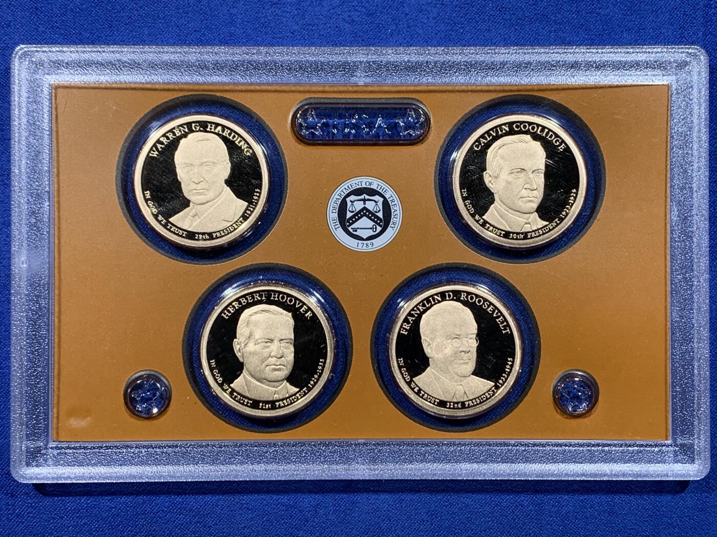 《竞宝斋》第443场 周日，周一，2场连拍 （全场包邮） 美国2014年精制套币（3本：总统币4枚，州币5枚，流通币5枚有萨卡嘉维亚）细节见图