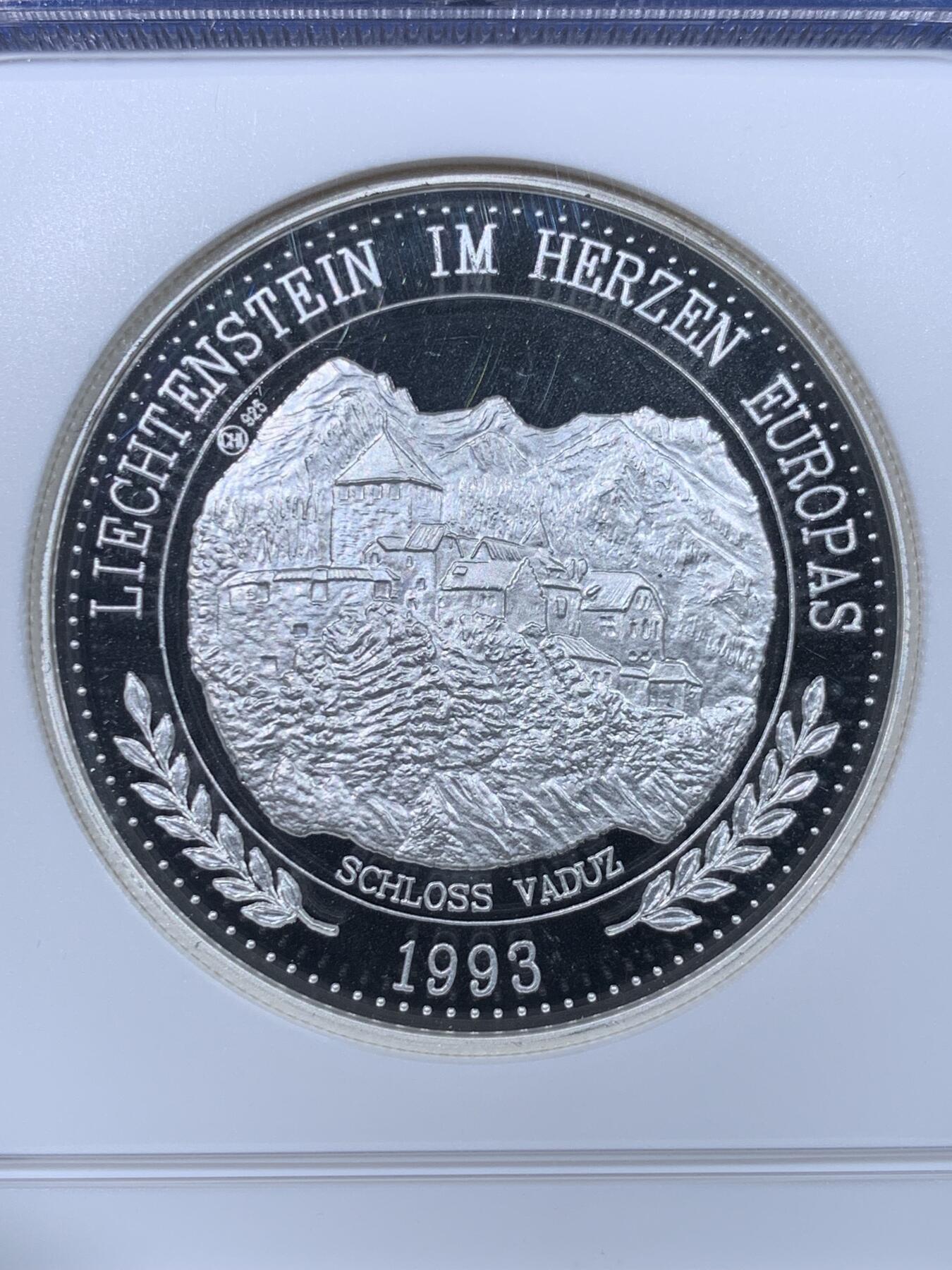 《竞宝斋》第443场 周日，周一，2场连拍 （全场包邮） NGC PF68UC 列支敦士登1993年世界首枚彩色银币 2盎司 加厚盒装