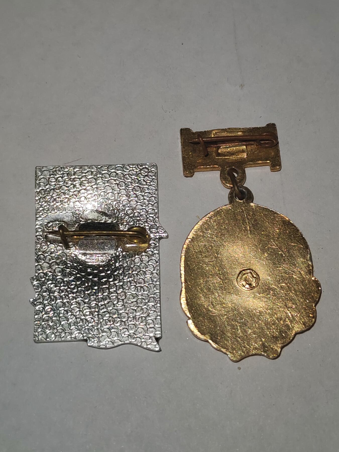 韵星假日拍卖第三十一期 -- Rimey Holidays Auction 31 苏联十月革命五十年纪念证章，铜镀银珐琅 + 列宁纪念证章（党员版）