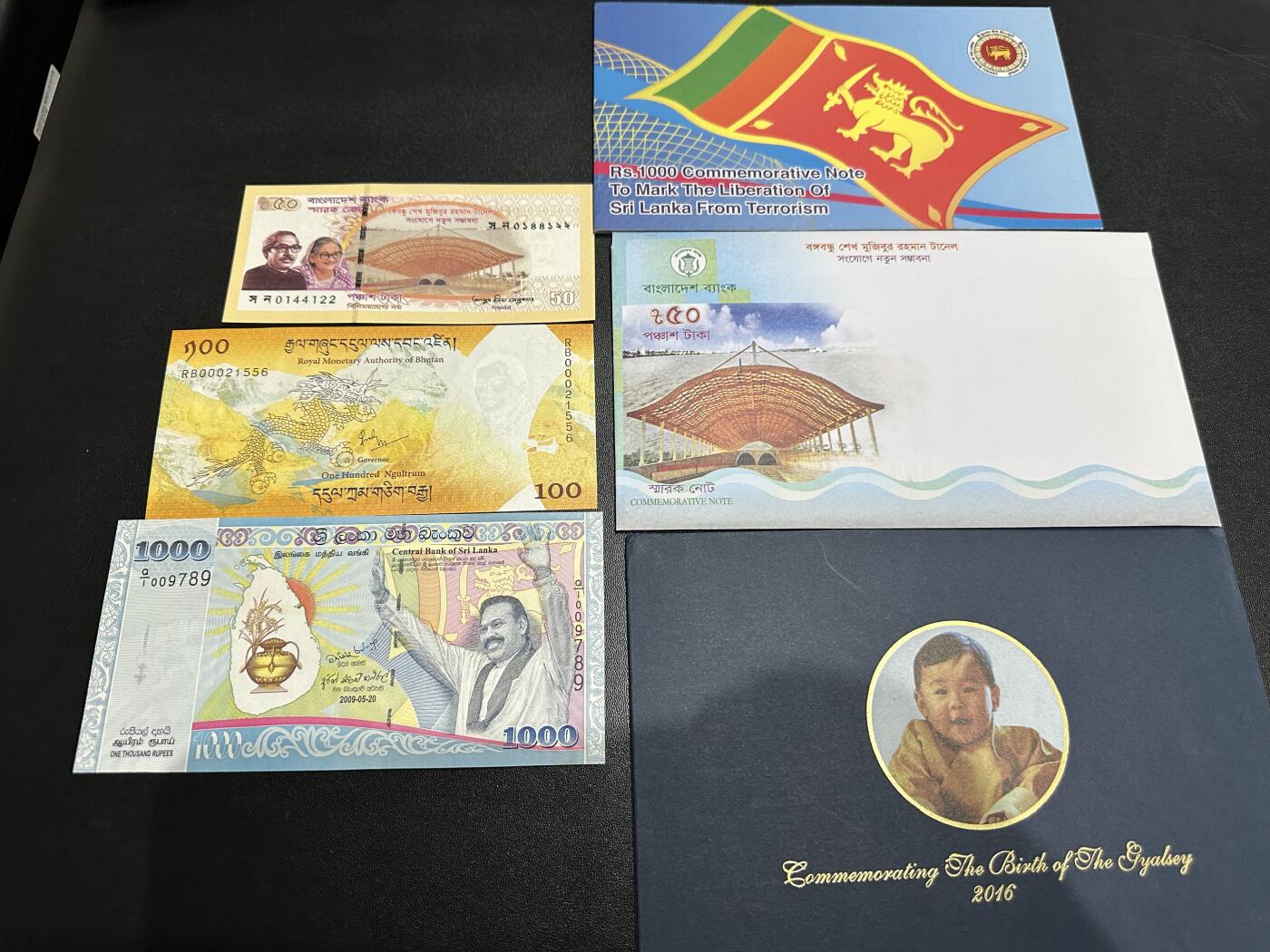 《外钞收藏家》第五百九十期（欧洲强钞、港币、硬通货及丰富裸币大拍场）（本平台长期征集拍品、欢迎藏友们联系合作） 孟加拉、不丹、斯里兰卡 3张纪念钞带原装册子一起