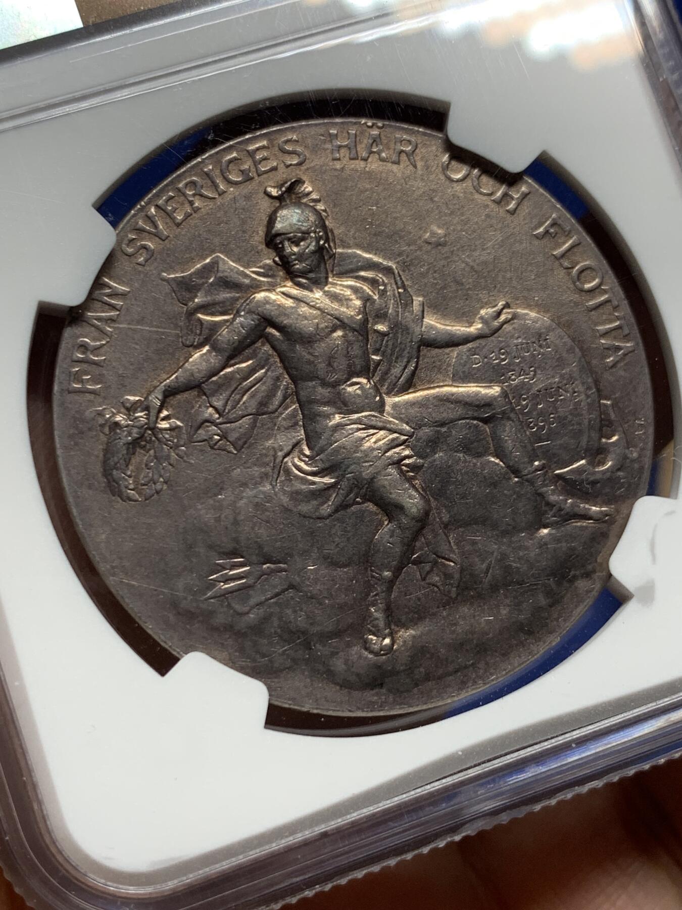 《竞宝斋》第443场 周日，周一，2场连拍 （全场包邮） NGC MS62 瑞典1895奥斯卡二世禧年纪念银章 39mm