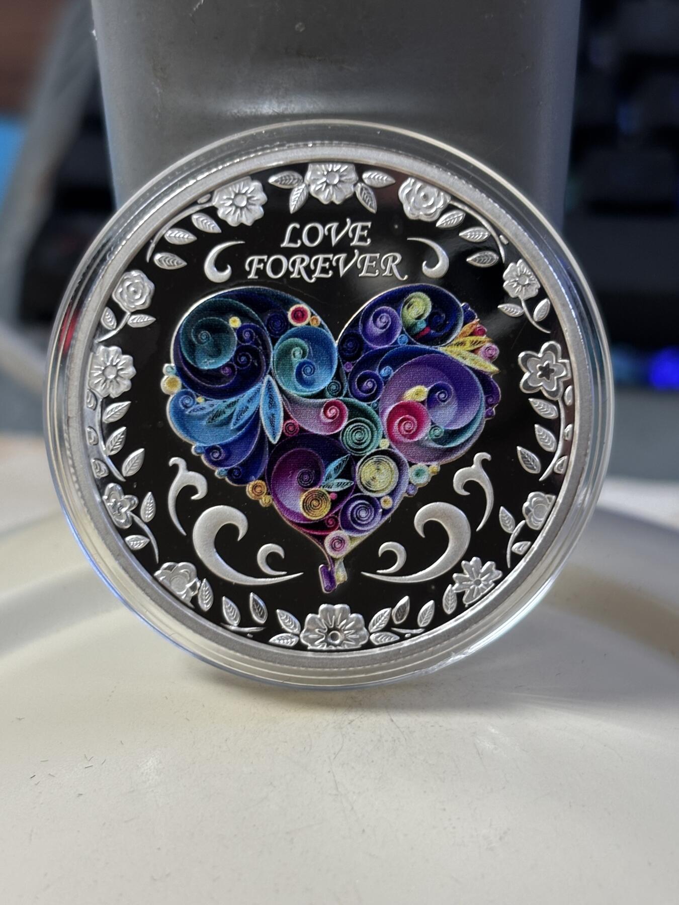 第184期拍卖 乍得2018年永恒的爱彩色1盎司纪念银币，999银，发行1000枚